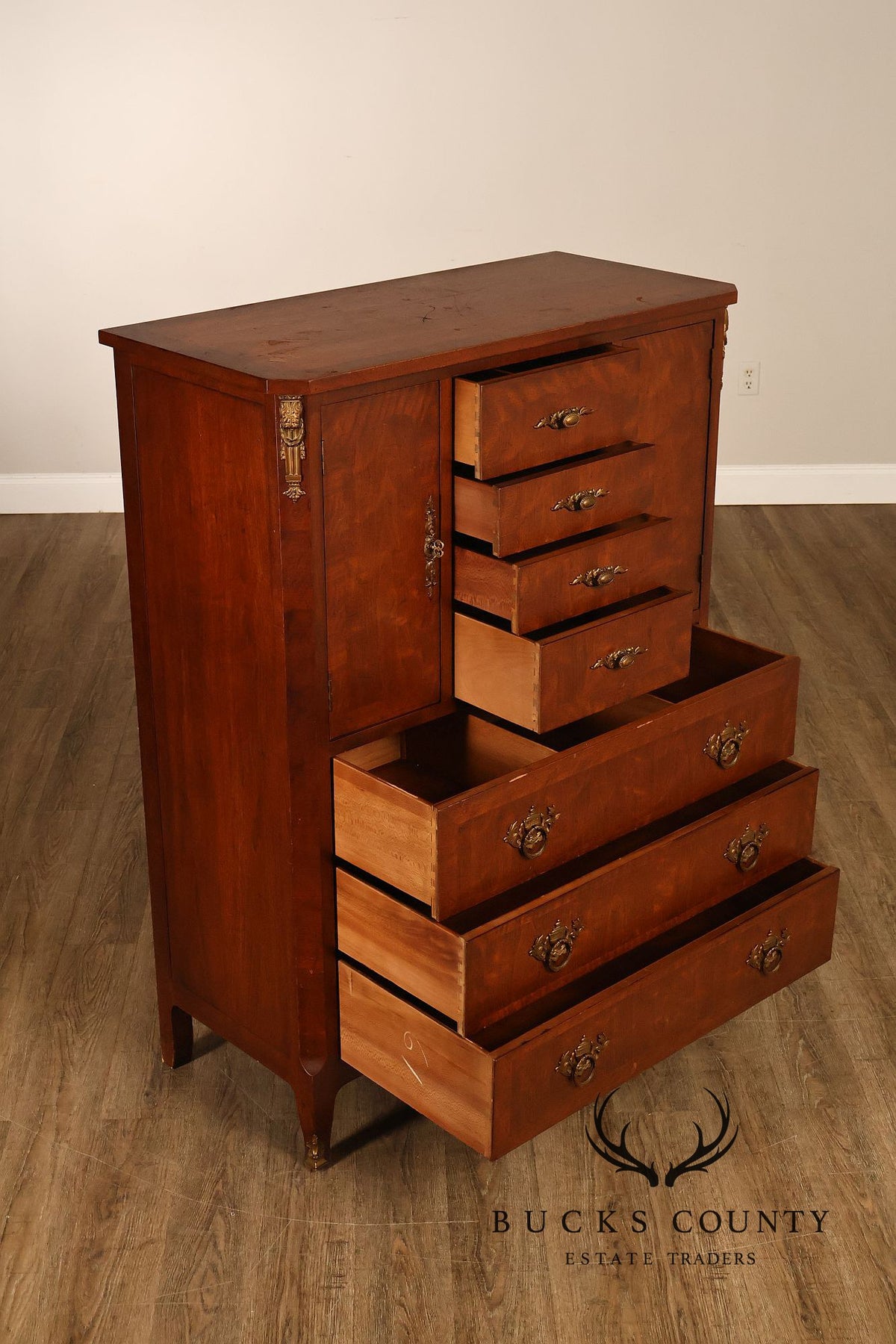 Henredon French Louis XV Style Walnut Chest of Drawers