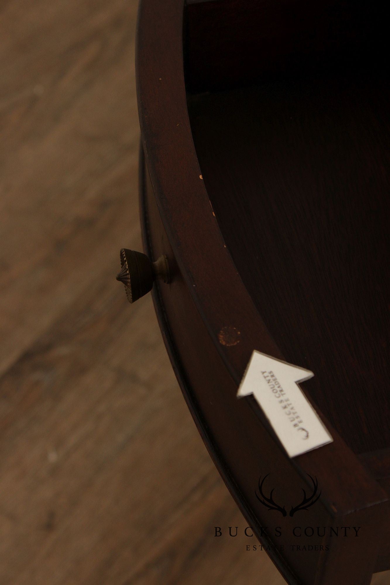 Ethan Allen Regency Style Round Leather Top Mahogany Rent Table
