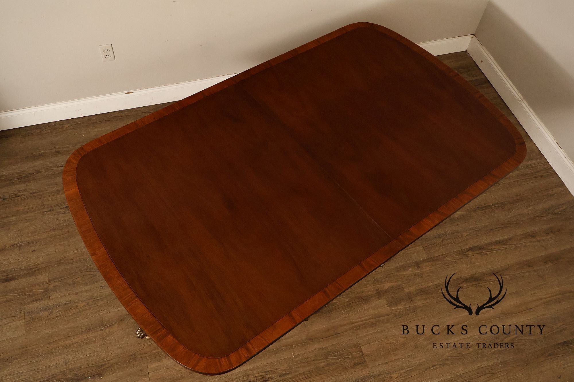 Hickory Chair Banded Mahogany Expandable Dining Table With Two Leaves