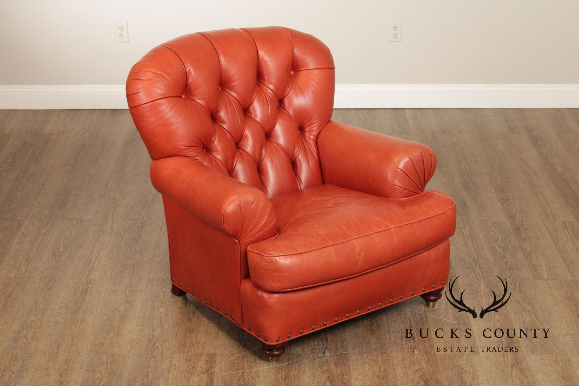 Dapha English Traditional Style Leather Chesterfield Armchair