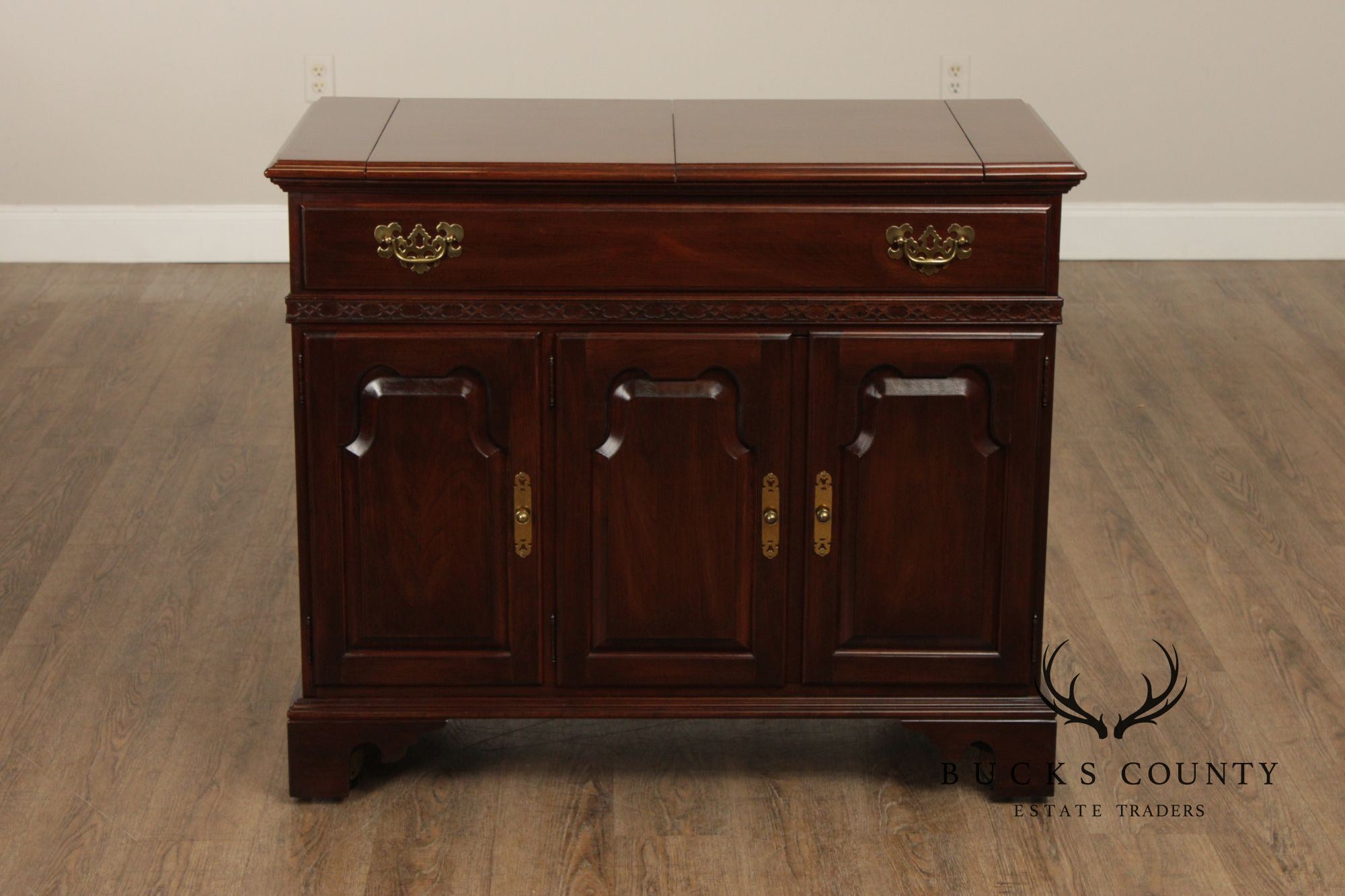Ethan Allen Georgian Style Cherry Top Server