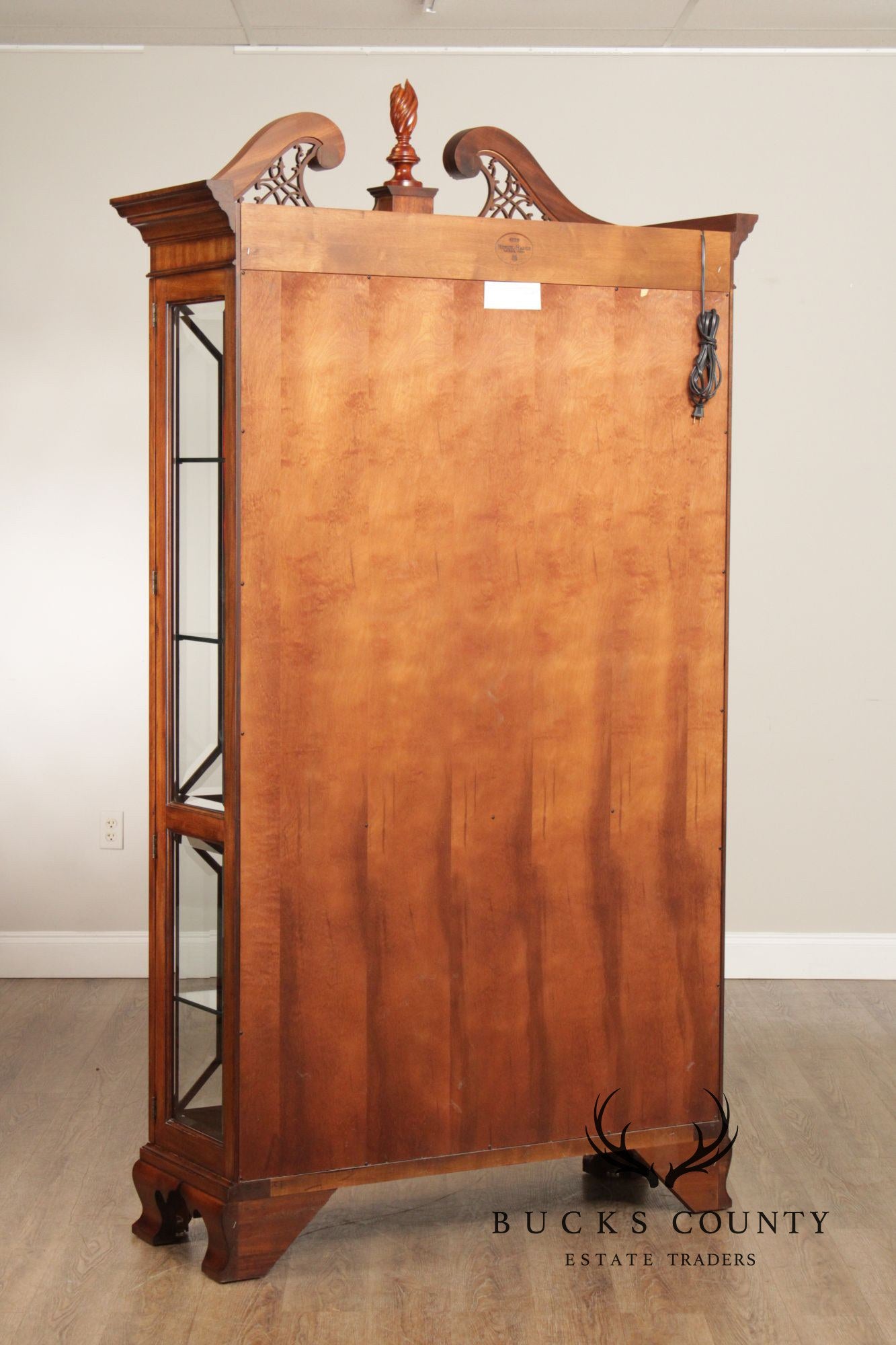 Henkel Harris Georgian Style Pair of Mahogany Display Case Cabinets