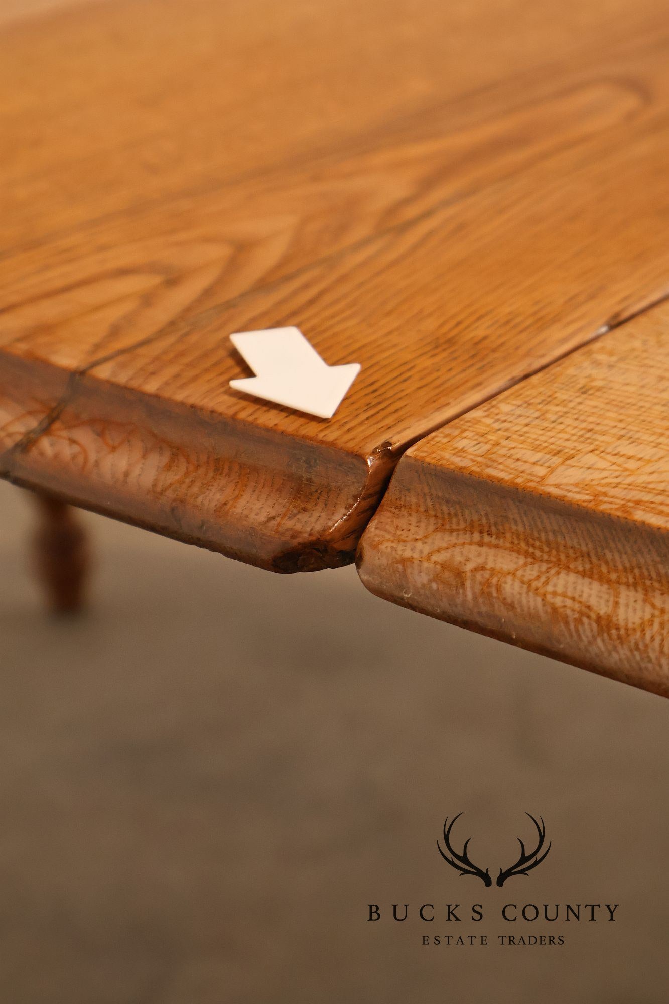 Antique Farmhouse Style Round Oak Extendable Dining Table