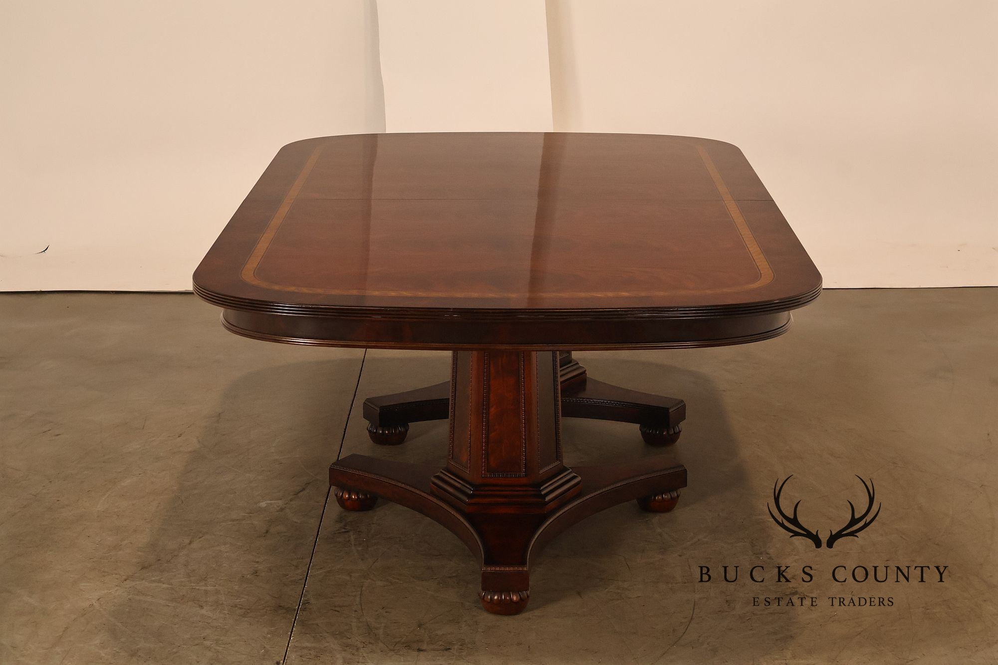 Henredon Historic Natchez Collection Mahogany Extendable Dining Table