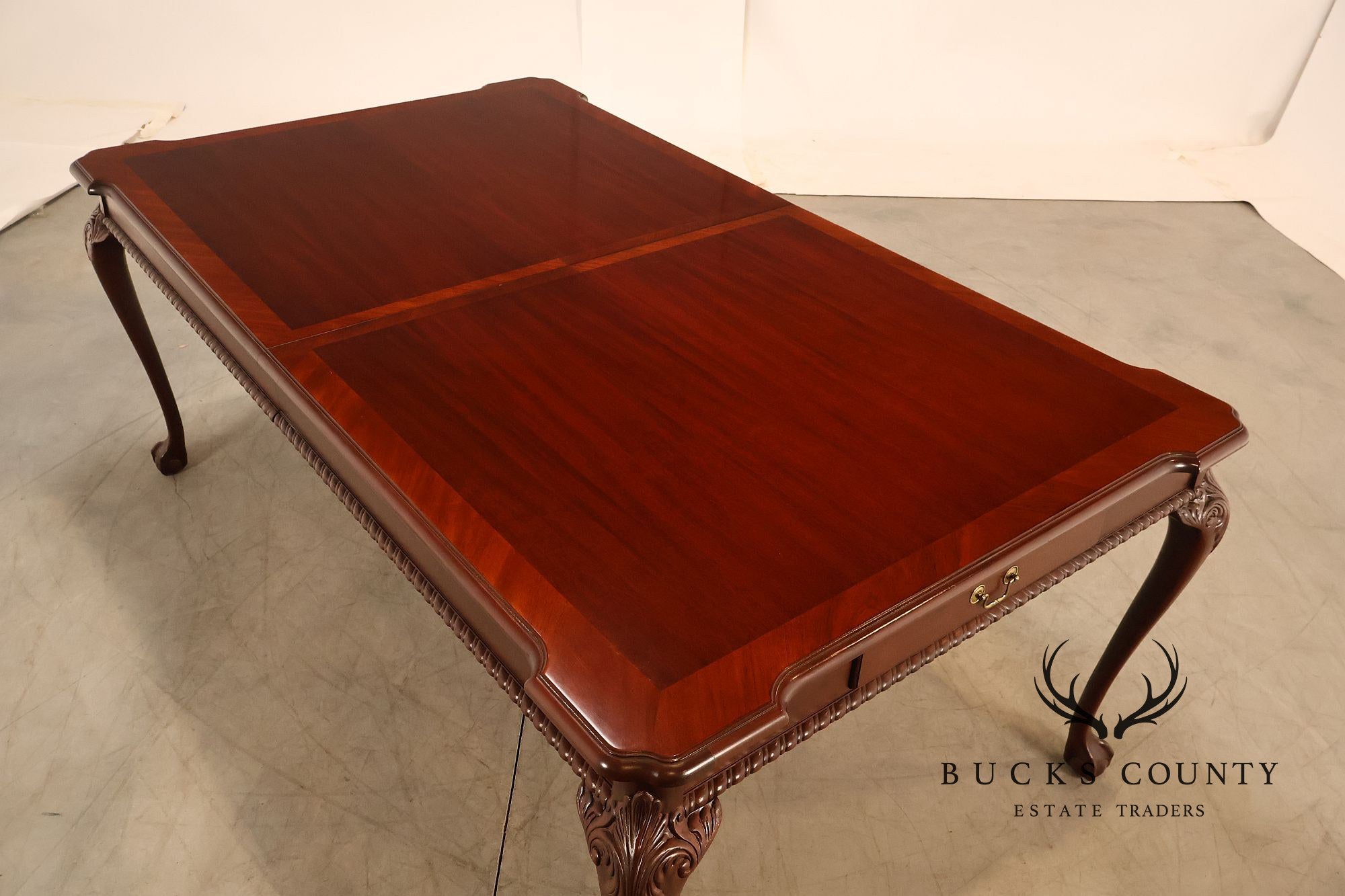 Lexington Furniture Chippendale Style Mahogany Expandable Dining Table