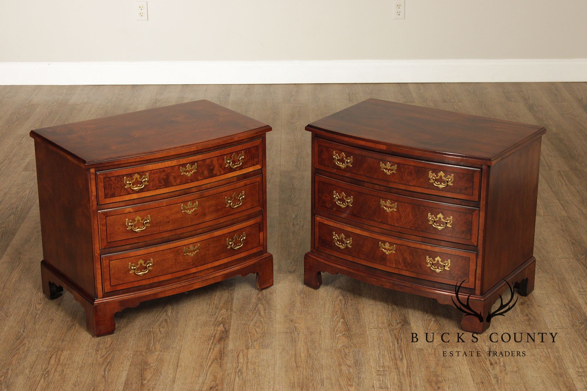 Henredon Aston Court Pair Of Mahogany Nightstands