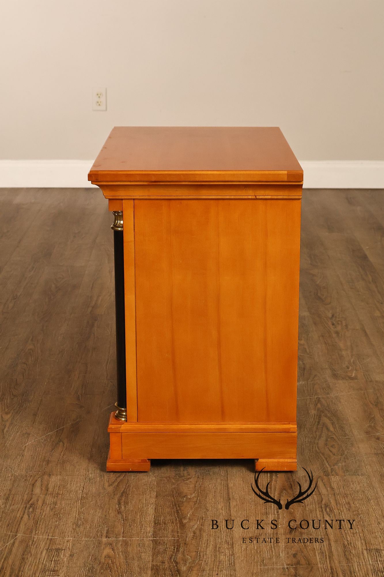 Thomasville Pair Of Grand Classics Biedermeier Style Maple Nightstands