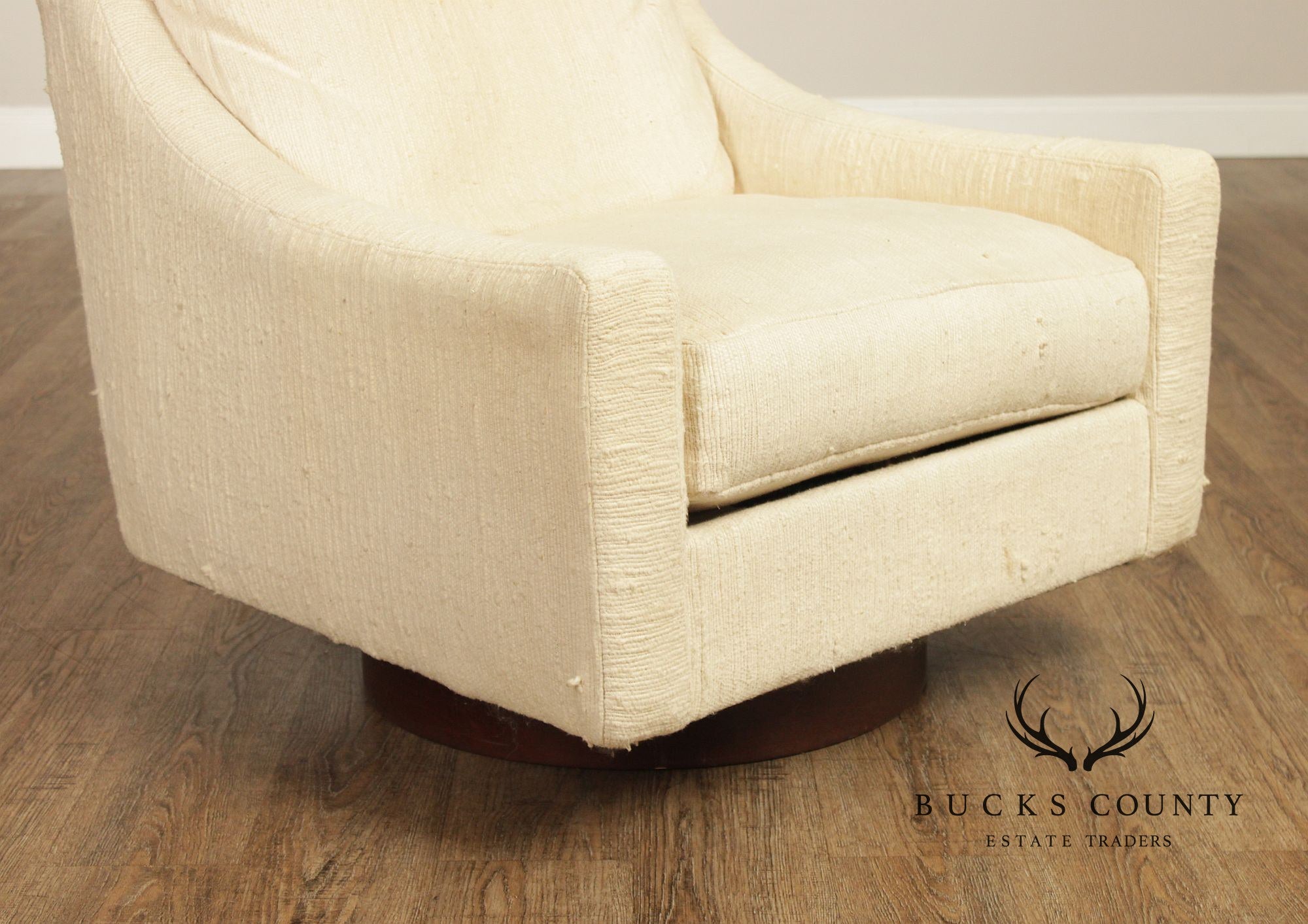 Selig Mid Century Modern Swivel Lounge Chair