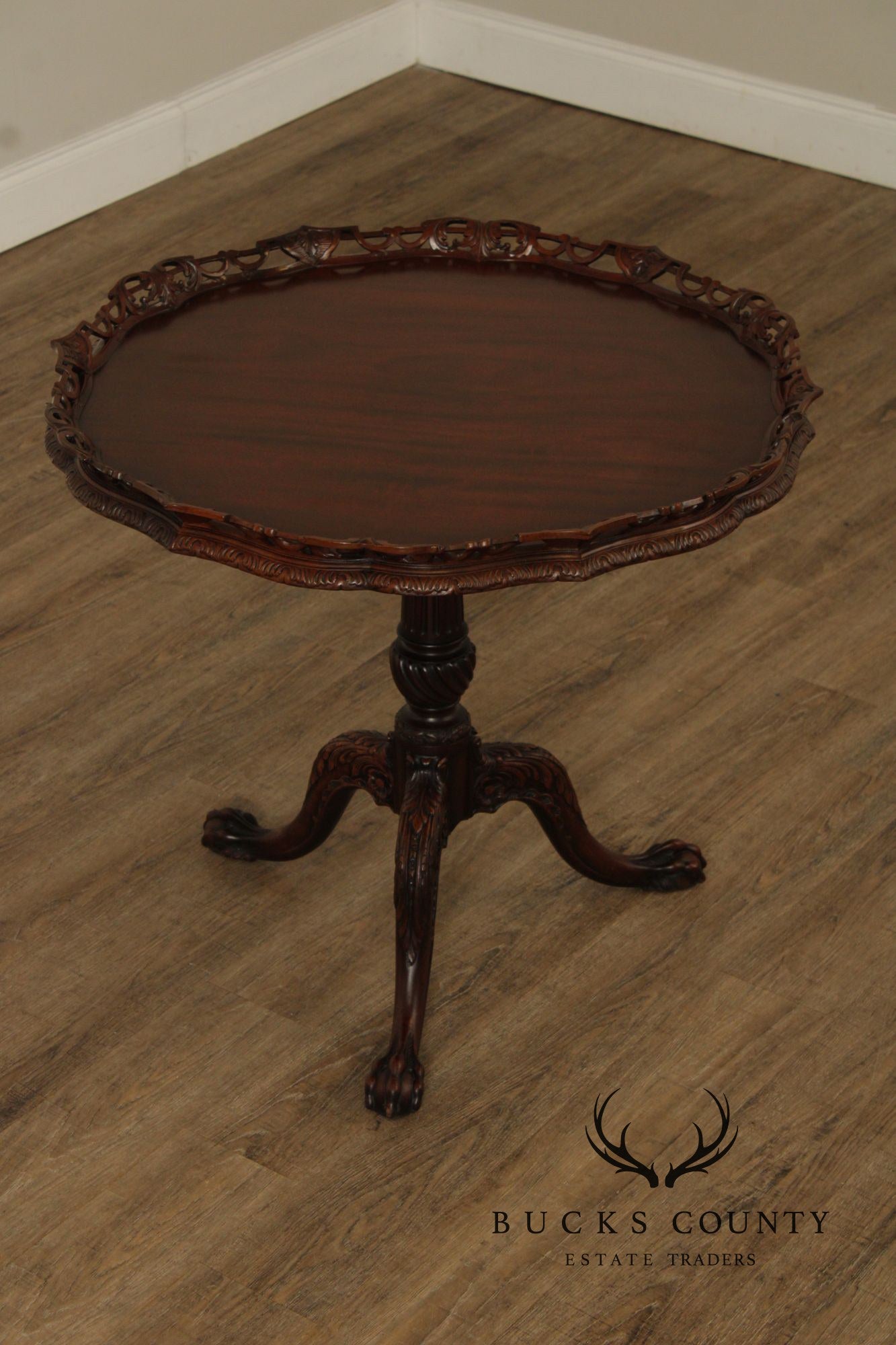 Schmieg and Kotzian Georgian Style Mahogany Pie Crust Table