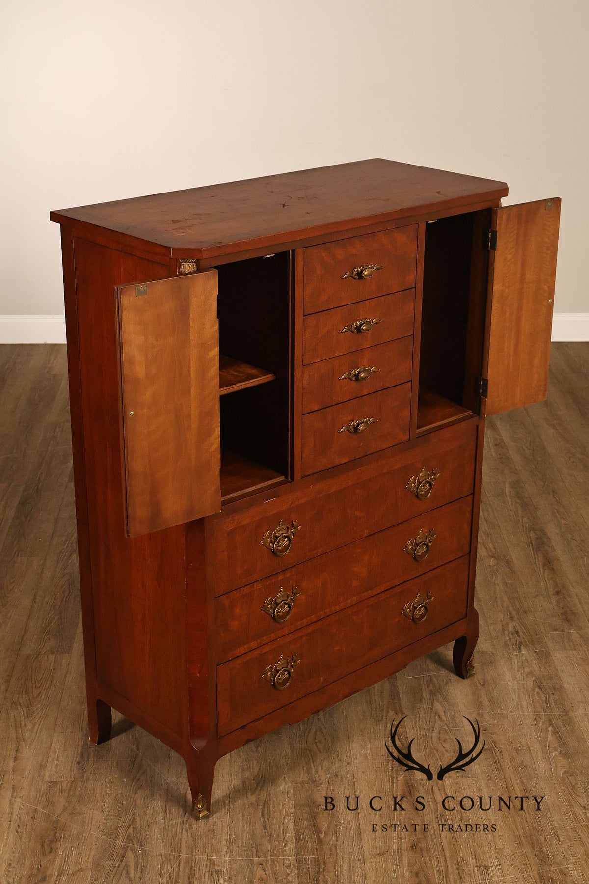 Henredon French Louis XV Style Walnut Chest of Drawers