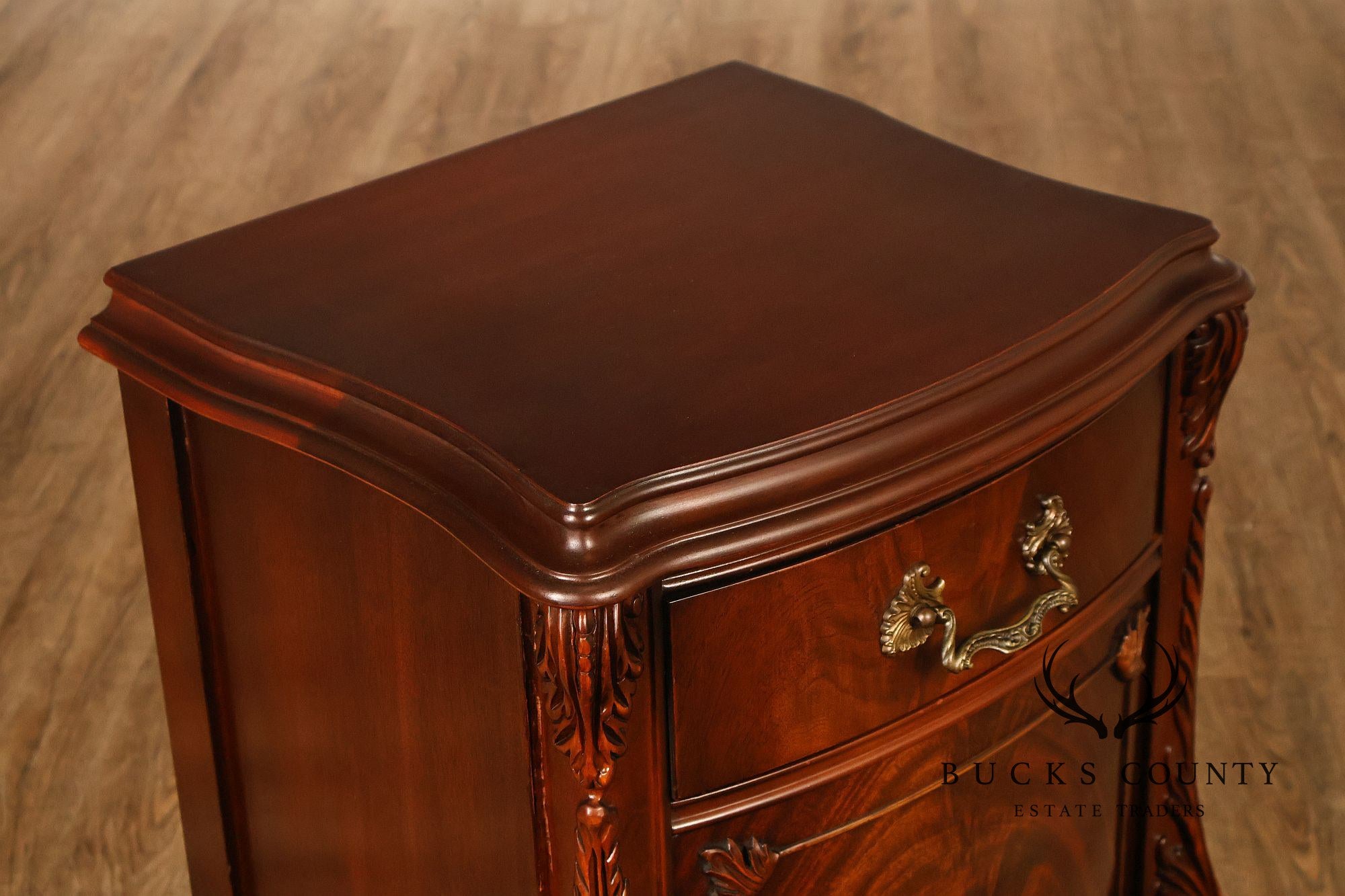 1940s Vintage Pair of Mahogany Nightstands