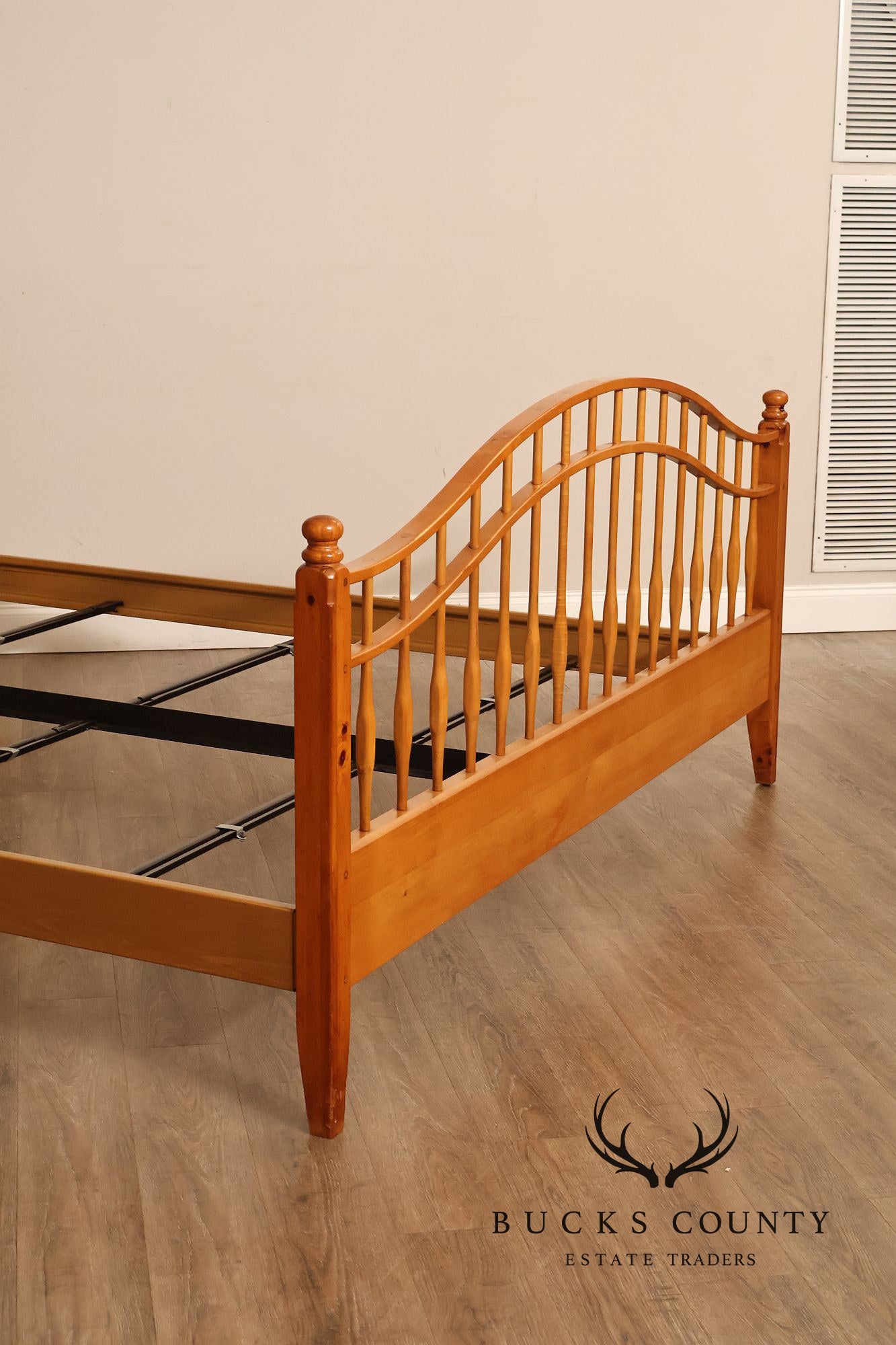 Ethan Allen Country Crossings Collection King Size Windsor Bed