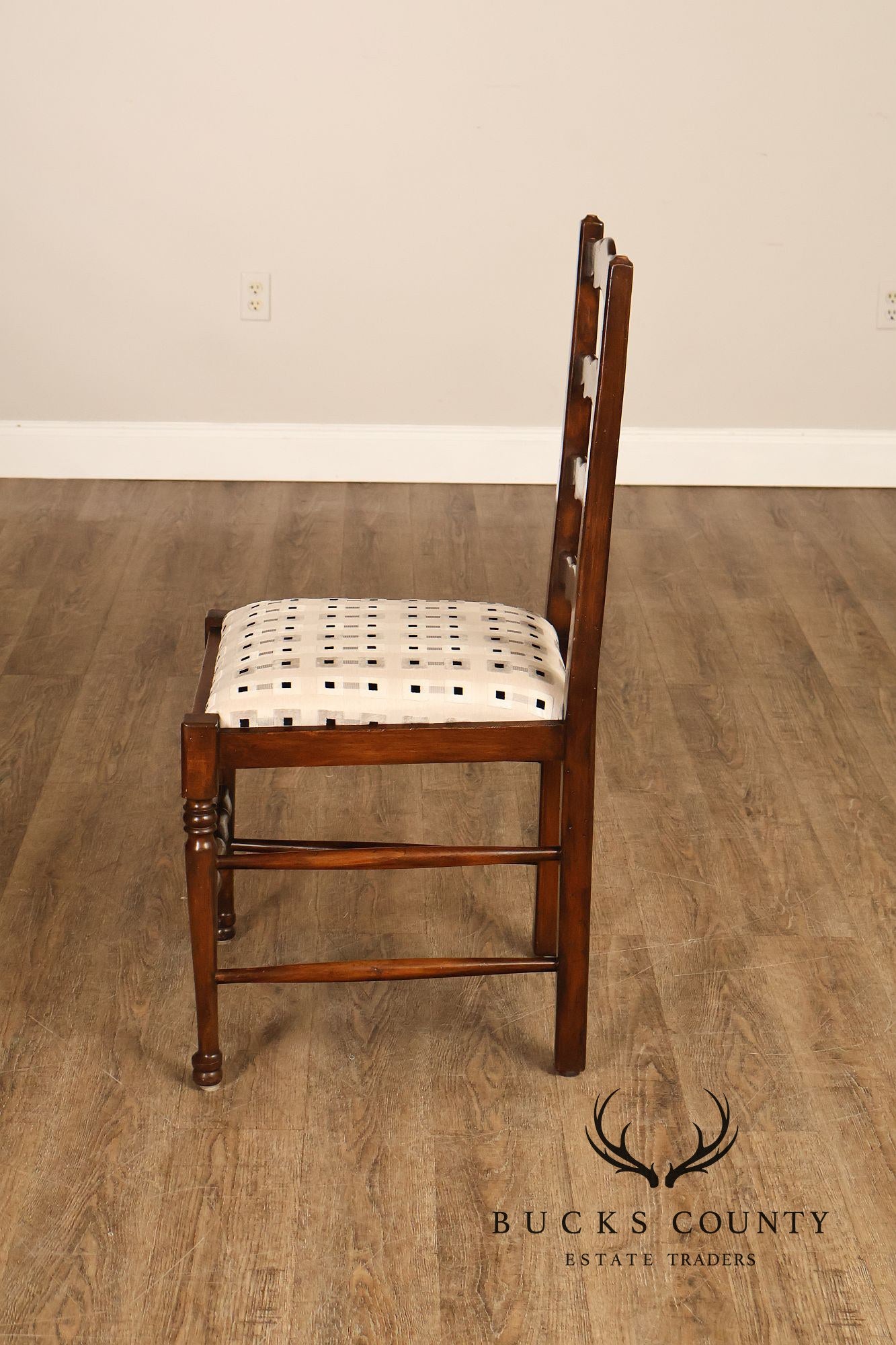 English Traditional Set Of Eight Custom Quality Ladderback Dining Chairs