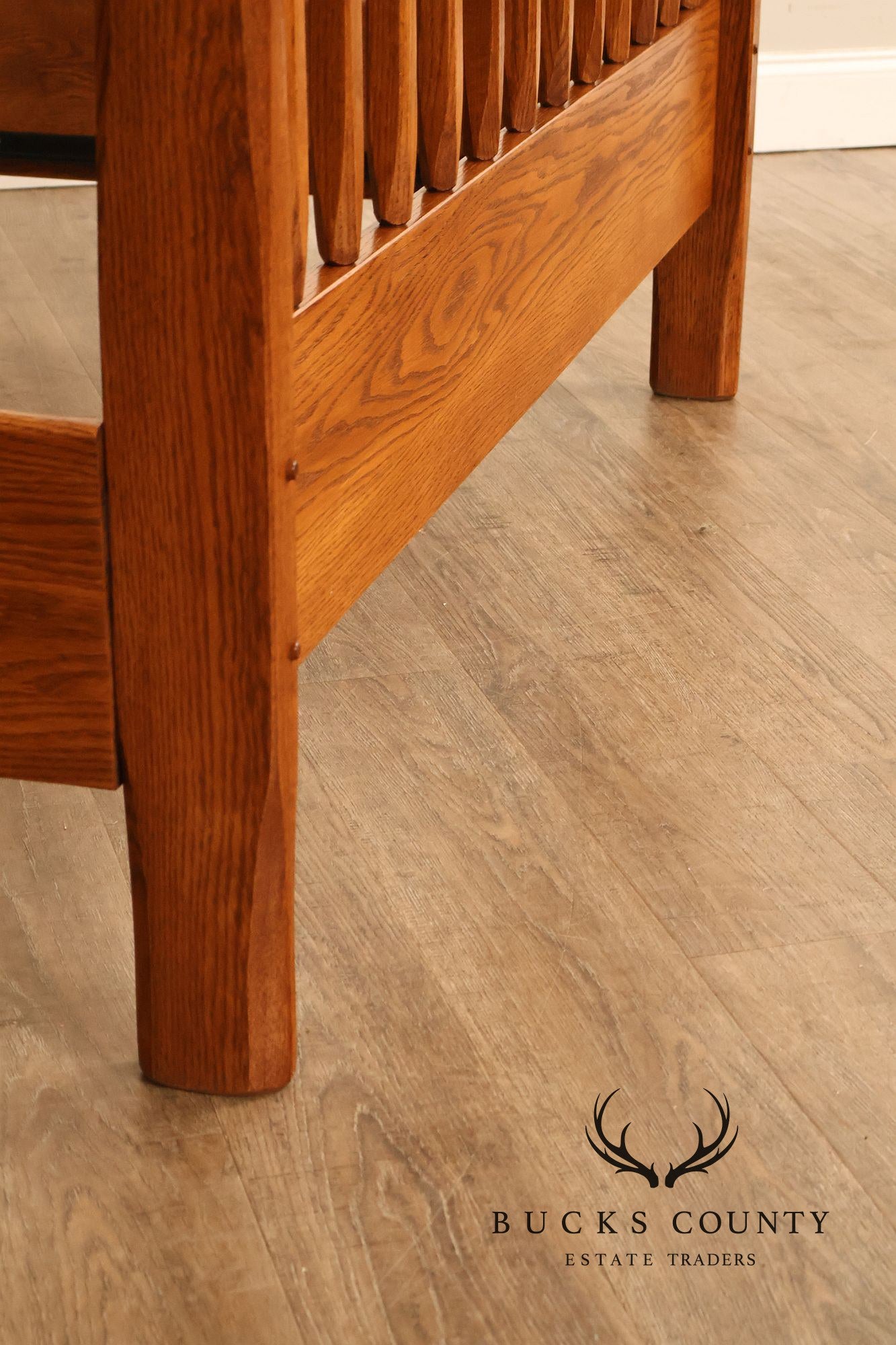 Hunt Country Furniture Farmhouse Style Oak Spindle Full-Size Bed