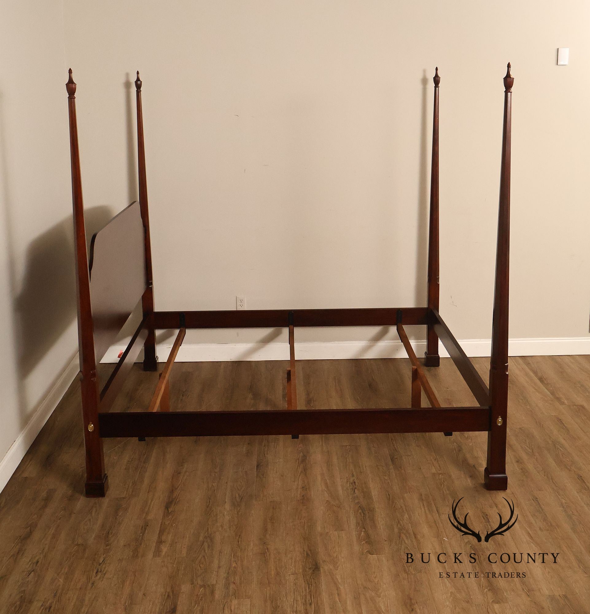 Henkel Harris Mahogany King Pencil Point Poster Bed