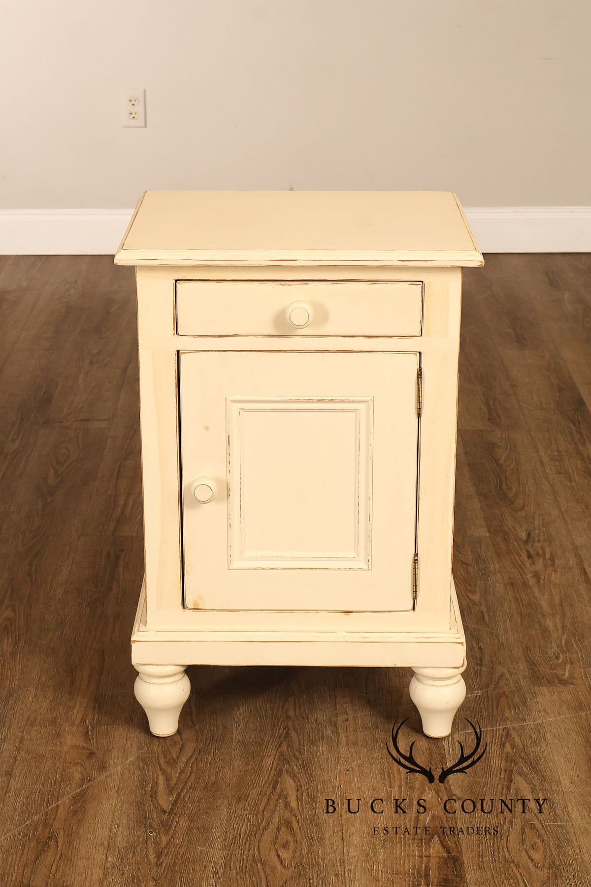 Coastal Style Pair of Painted Bedside Cabinets