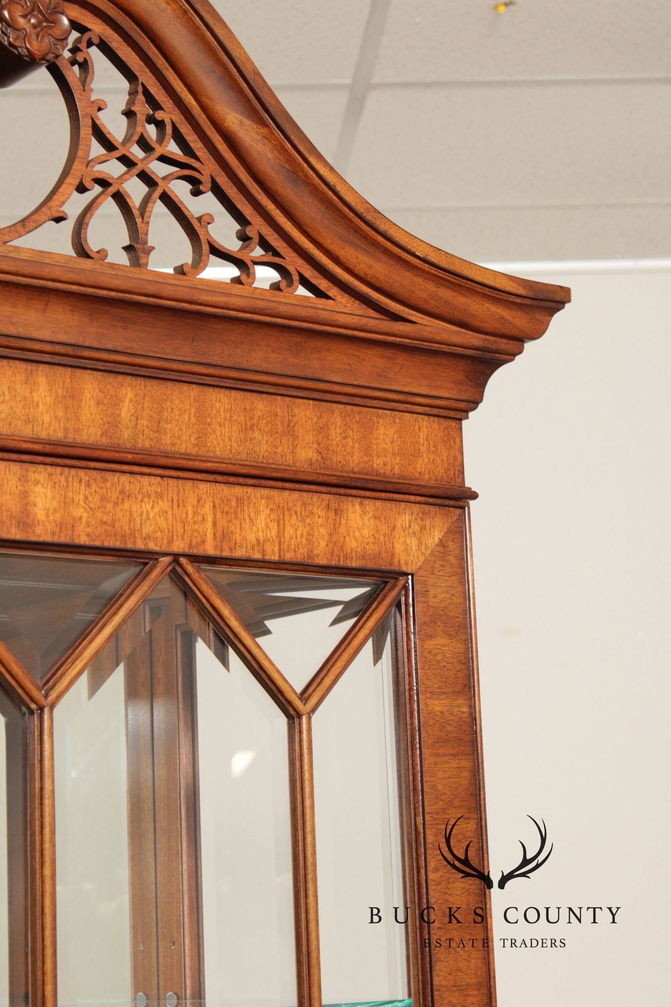 Henkel Harris Georgian Style Pair of Mahogany Display Case Cabinets