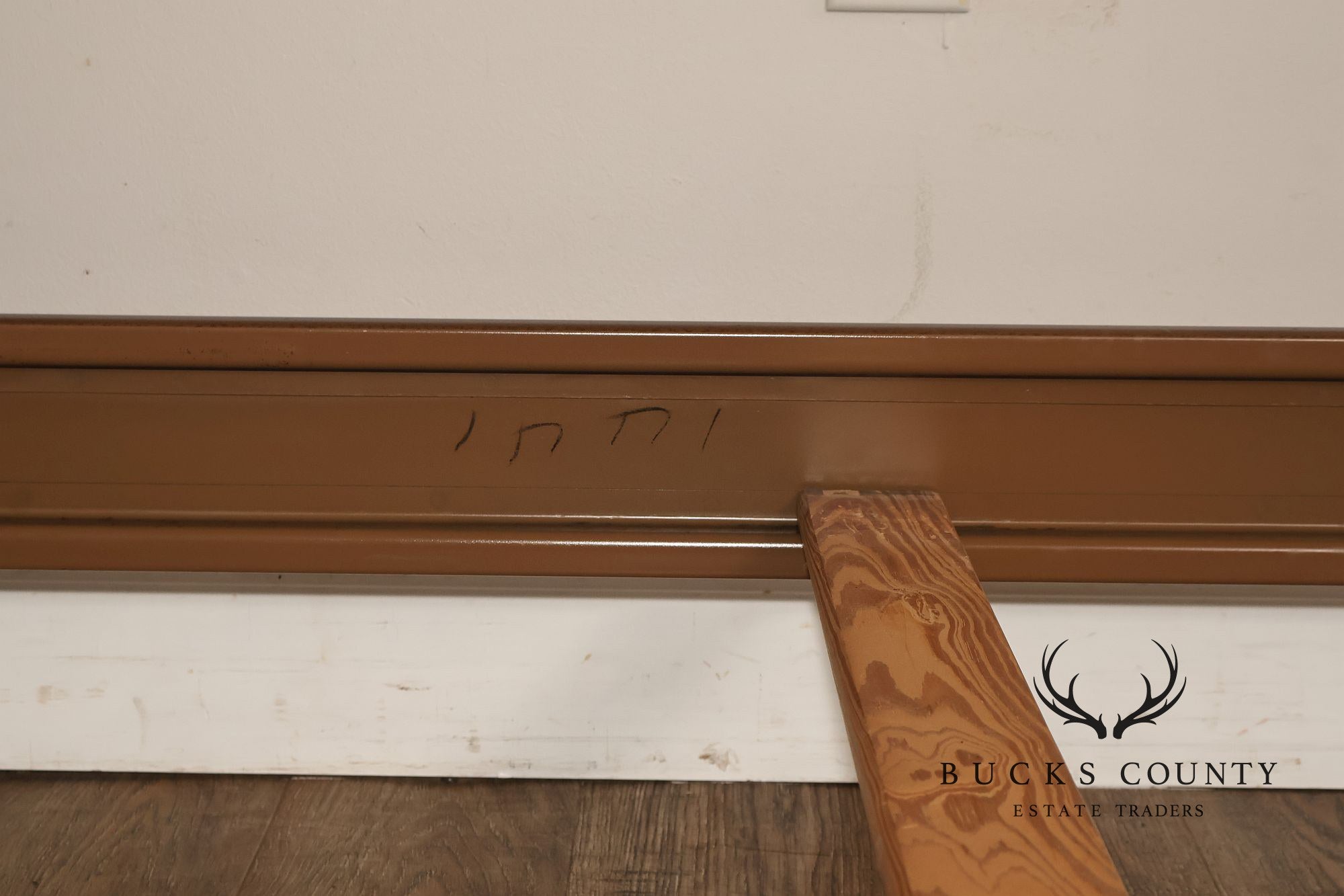 Vintage Lane Mid-Century Modern Walnut Full Size Bed