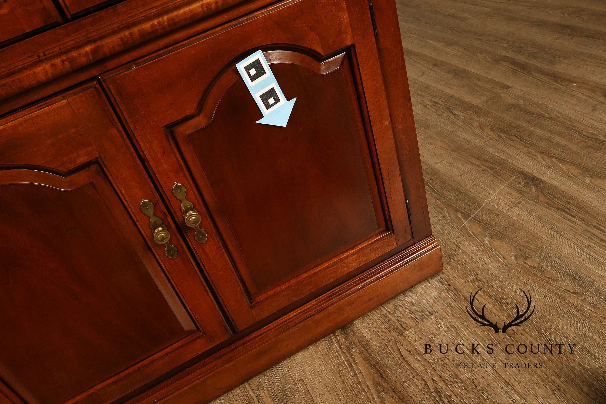 Thomasville Traditional Cherry Finish Entertainment Armoire Media Cabinet