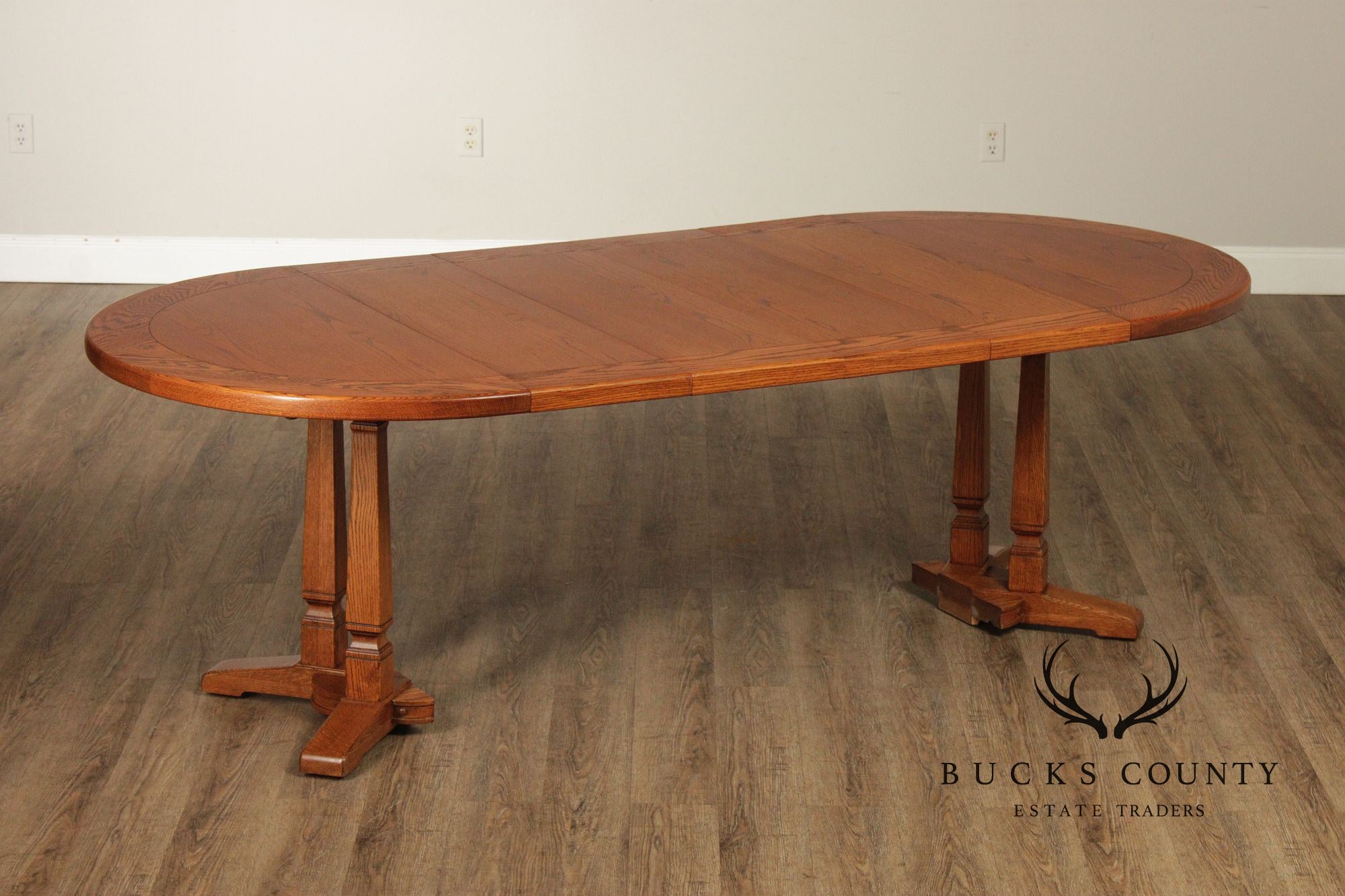 Romweber Round Viking Oak Expandable Dining Table With Four Leaves