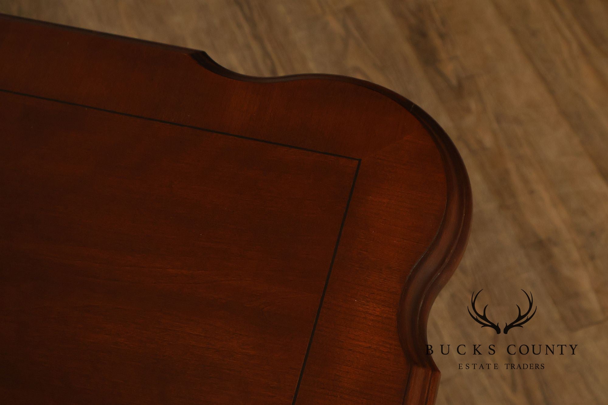 Ethan Allen Queen Anne Style Expandable Cherry Dining Table