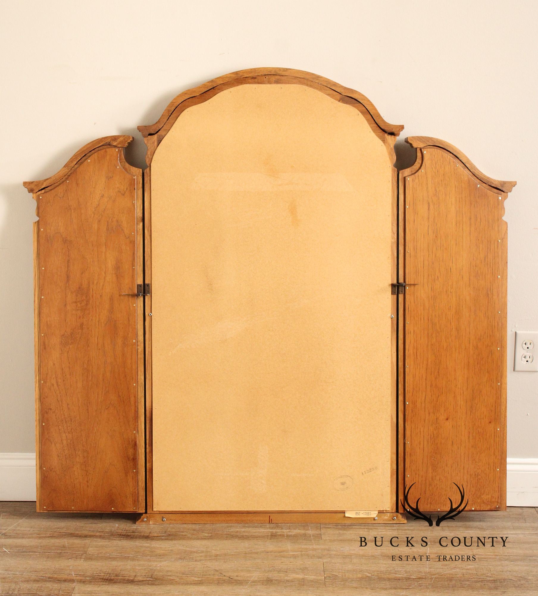 Thomasville 'Camille' French Provincial Style Tri-Fold Dresser Mirror