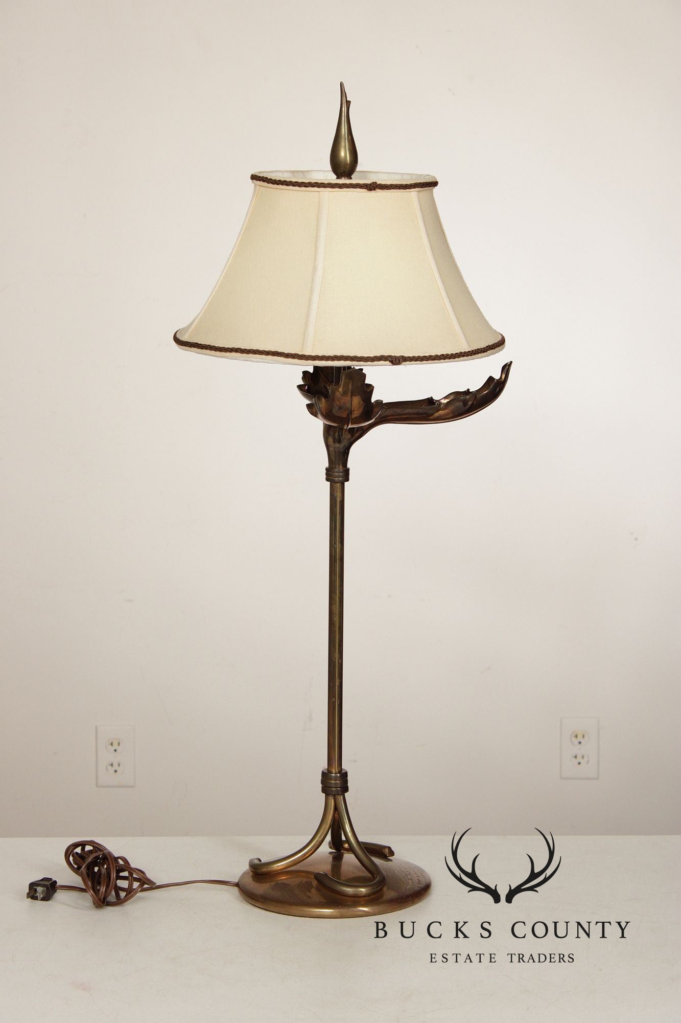 Vintage Chapman Brass Acanthus Leaf Table Lamp