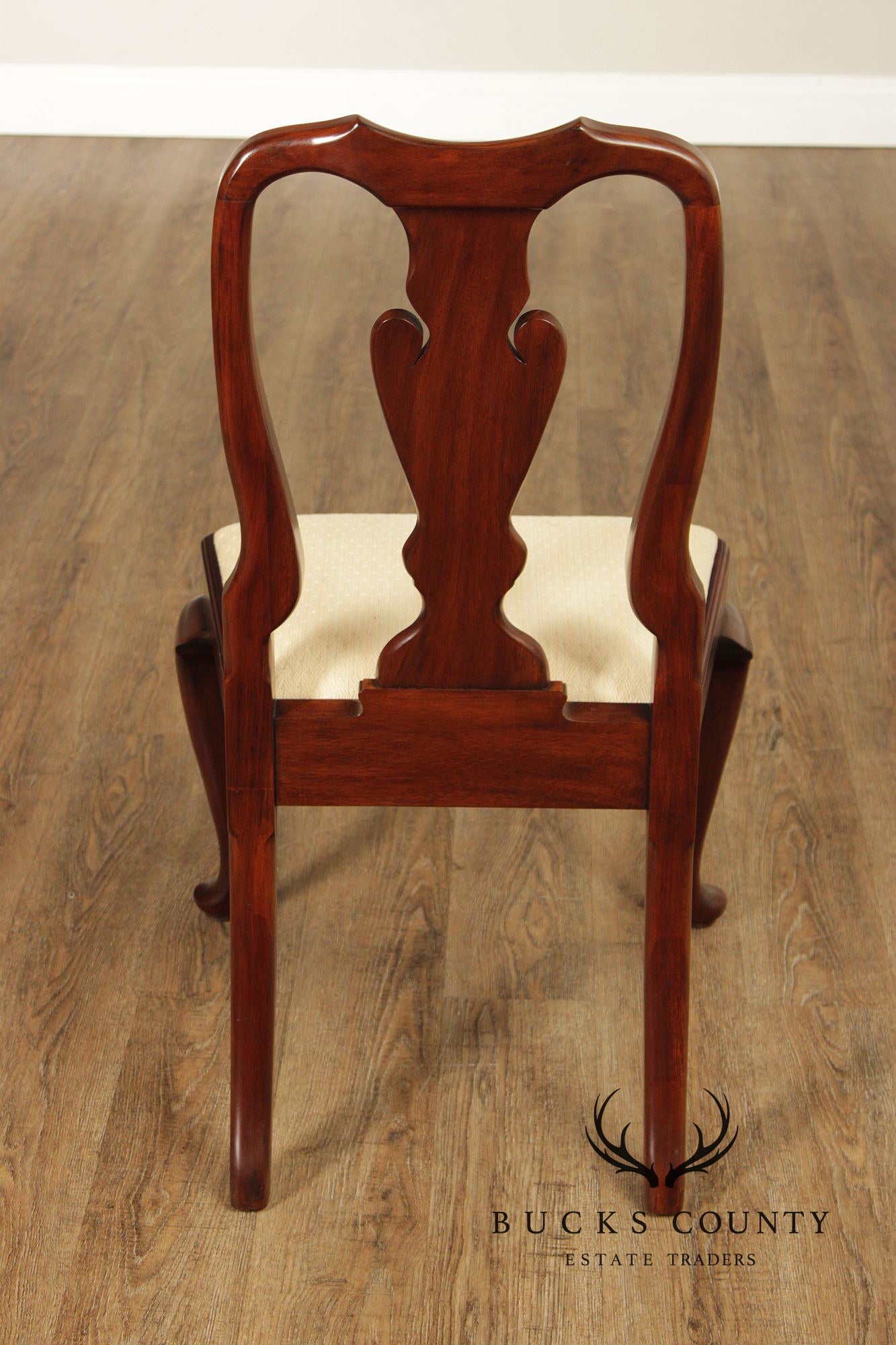 Henkel Harris Queen Anne Style Set of Eight Mahogany Dining Chairs