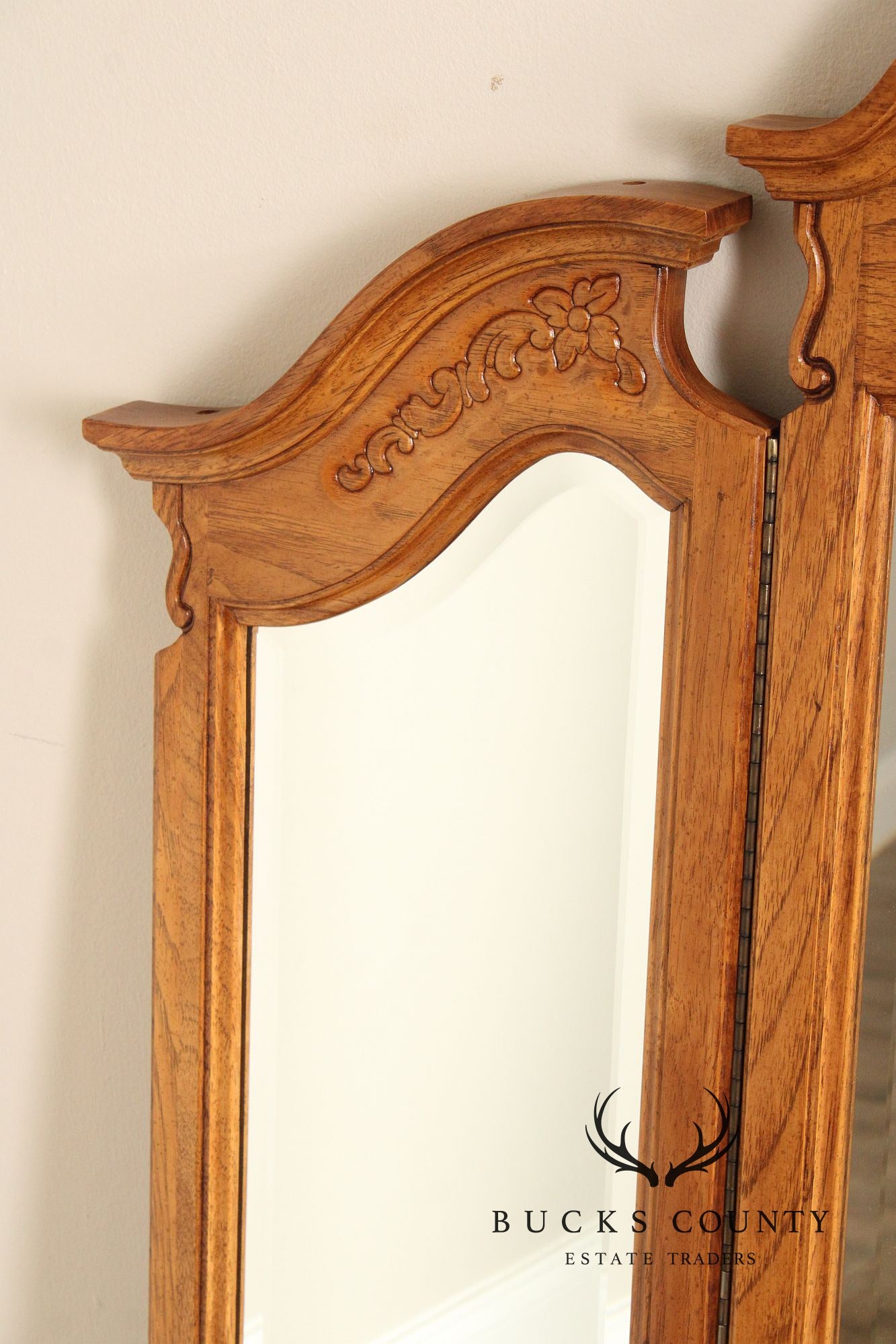 Thomasville 'Camille' French Provincial Style Tri-Fold Dresser Mirror
