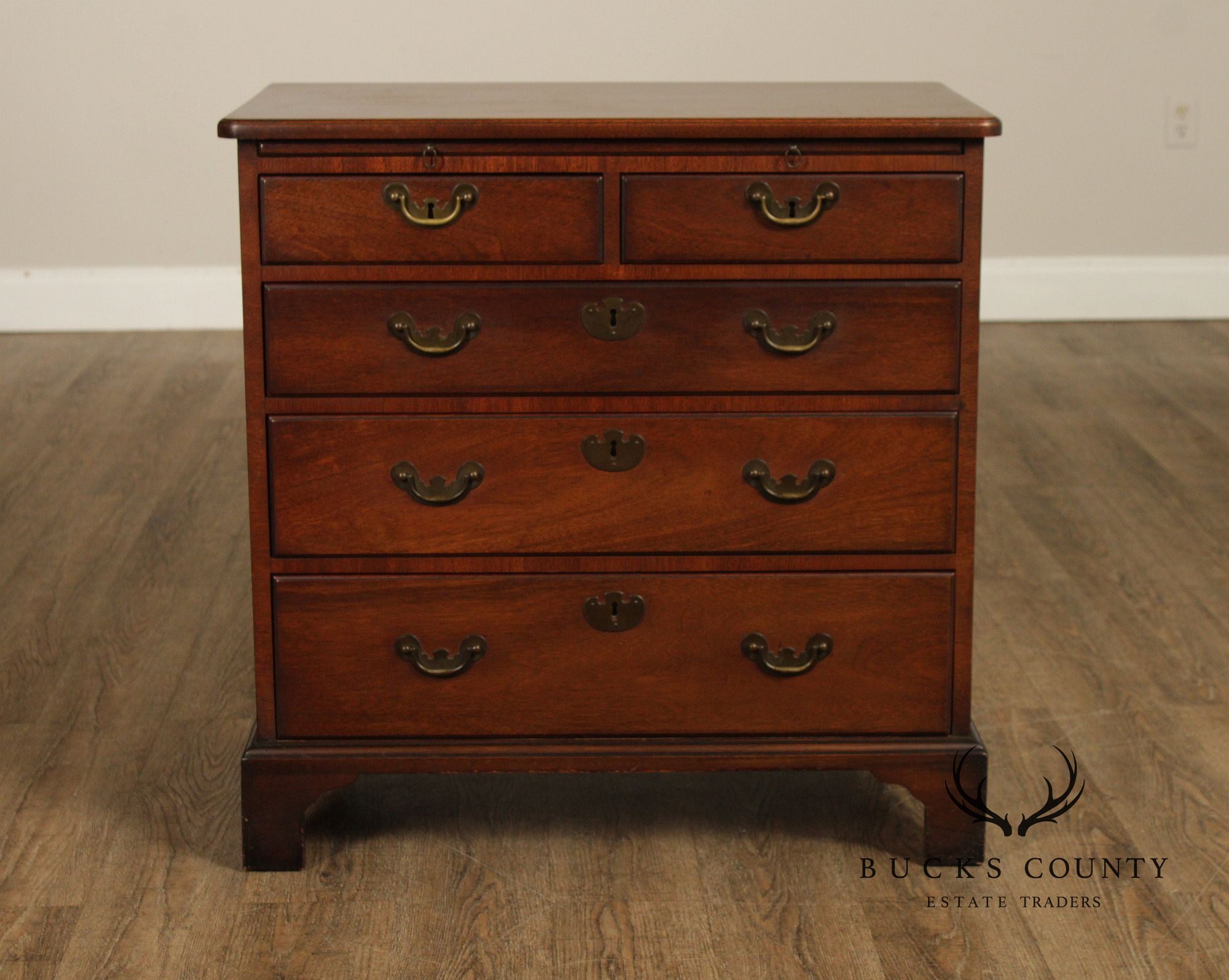 Kittinger Colonial Williamsburg Mahogany Bachelor’s Chest