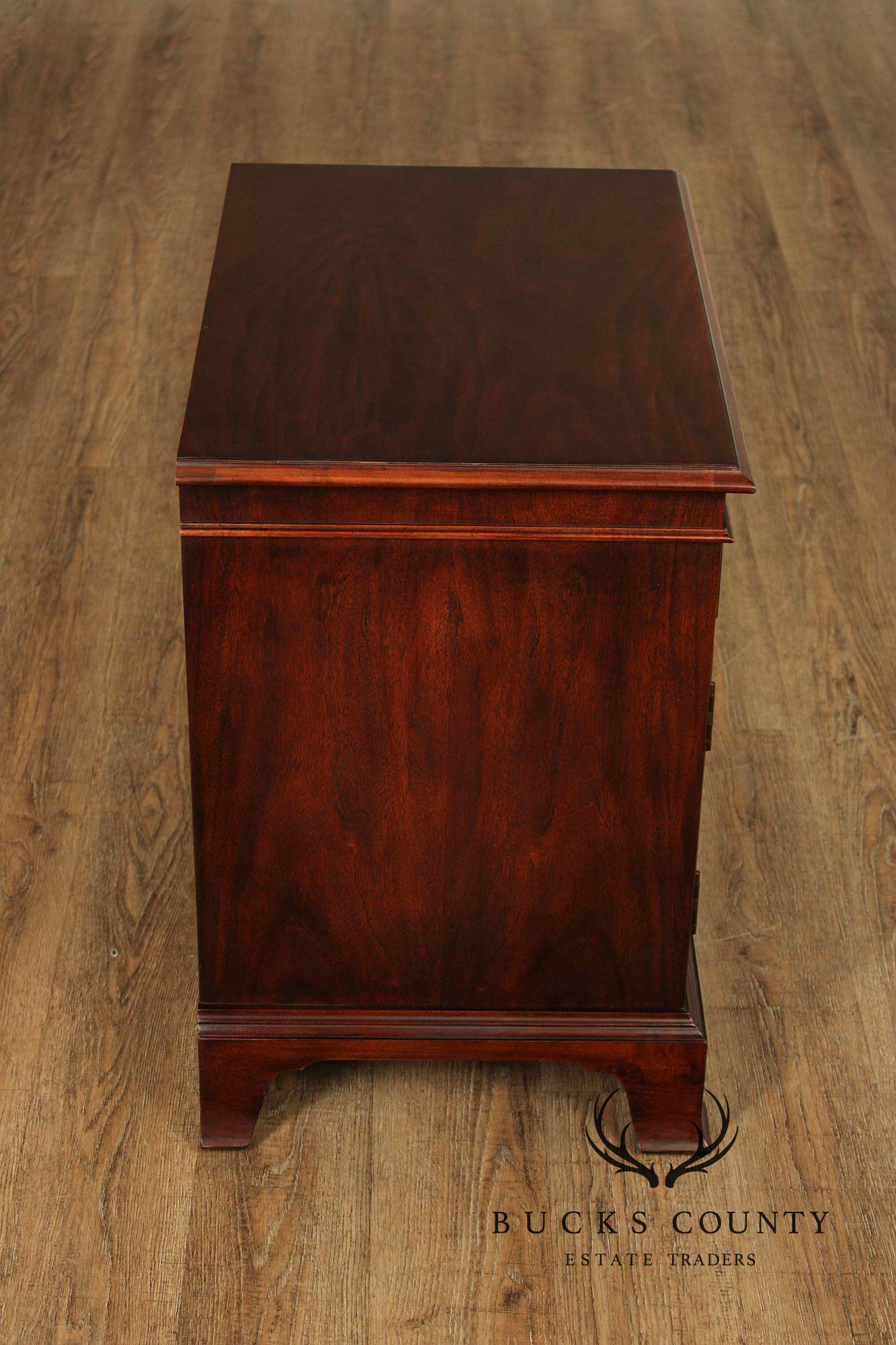 Century Furniture Georgian Style Pair of Mahogany Nightstands