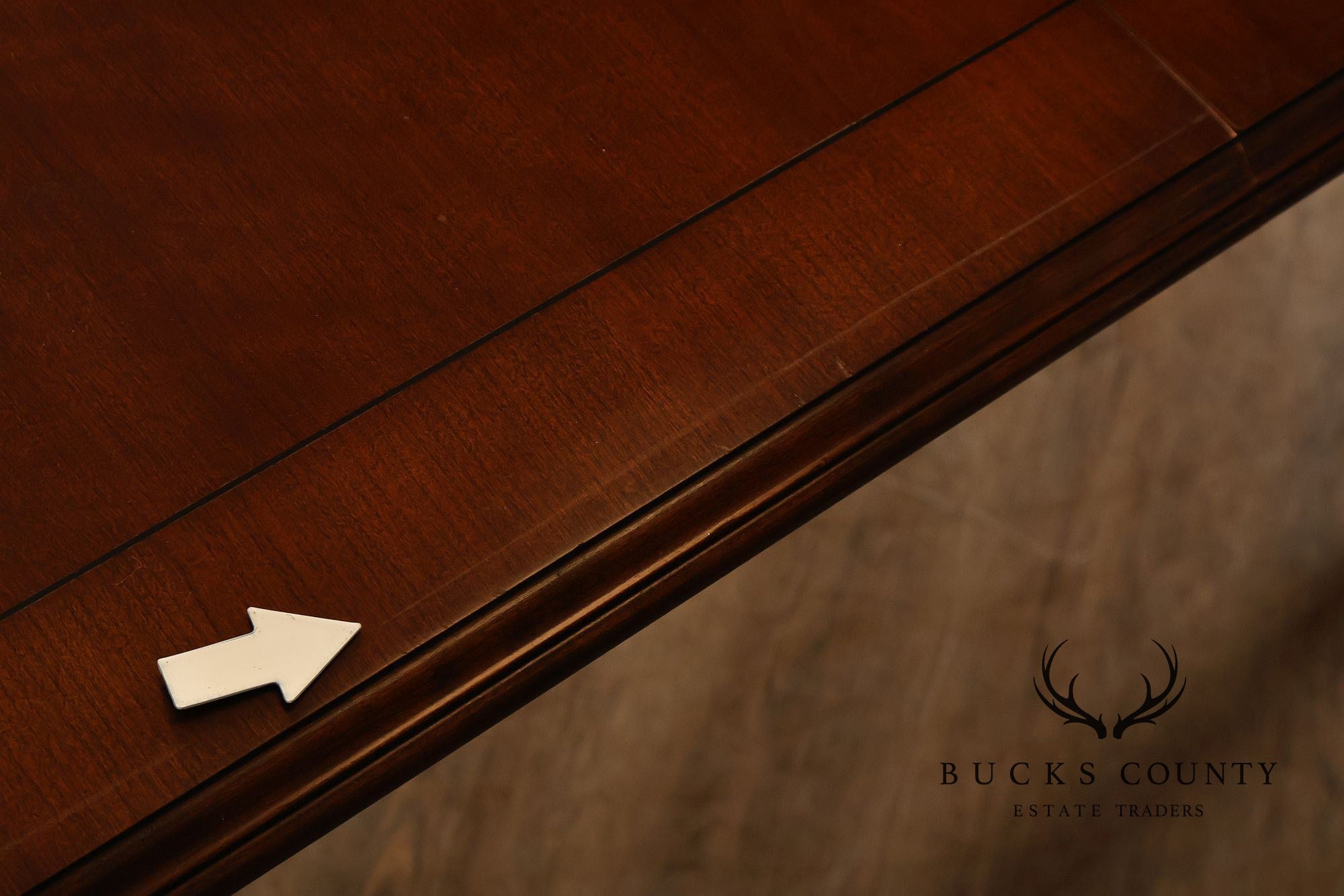 Ethan Allen Queen Anne Style Expandable Cherry Dining Table