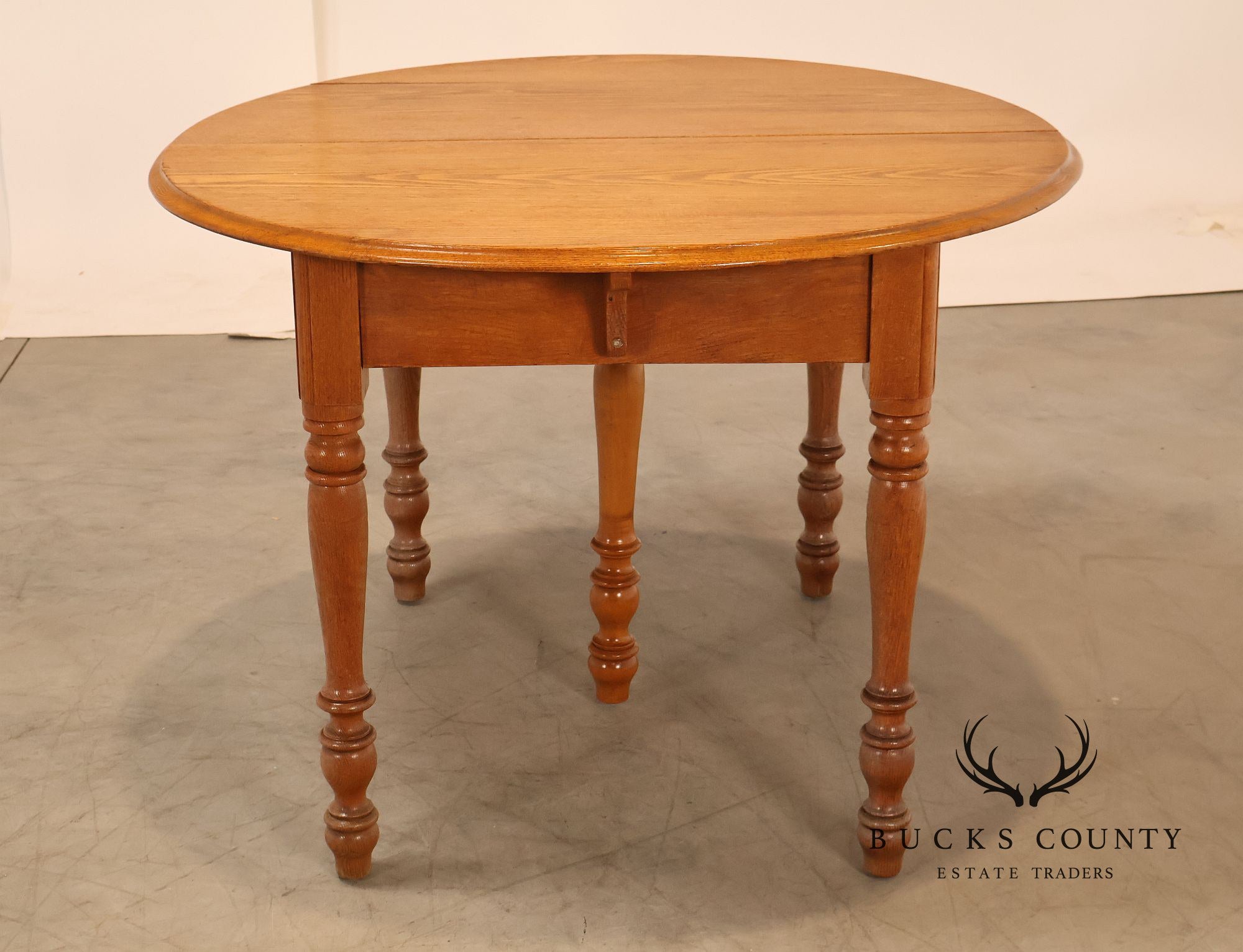Antique Farmhouse Style Round Oak Extendable Dining Table