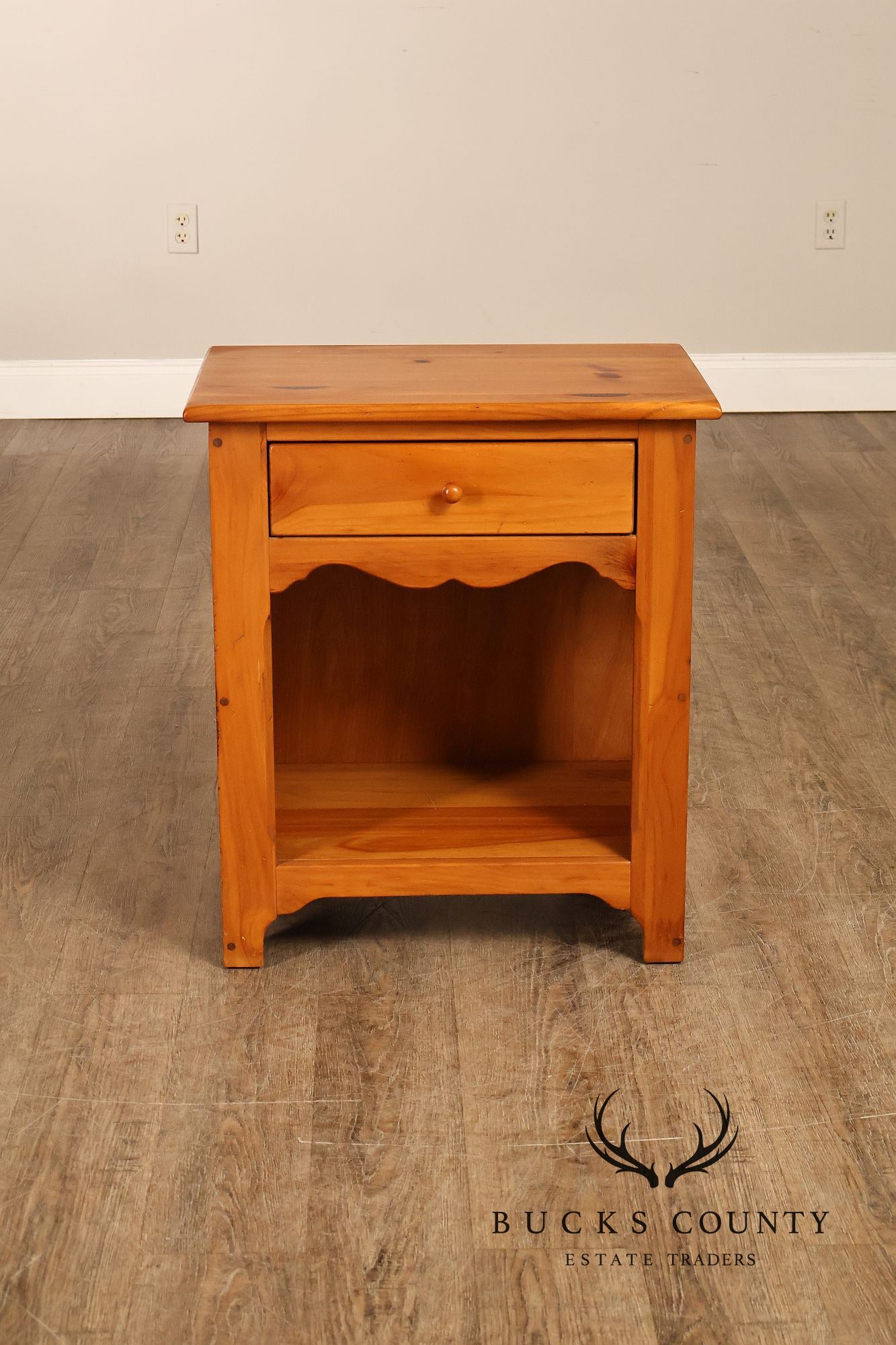 Ethan Allen Early American Style Pair of Pine Nightstands