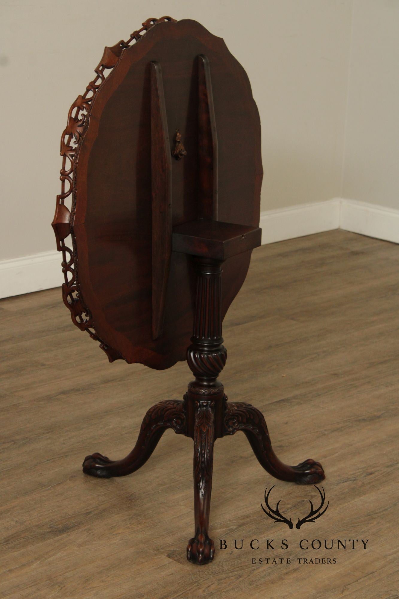 Schmieg and Kotzian Georgian Style Mahogany Pie Crust Table