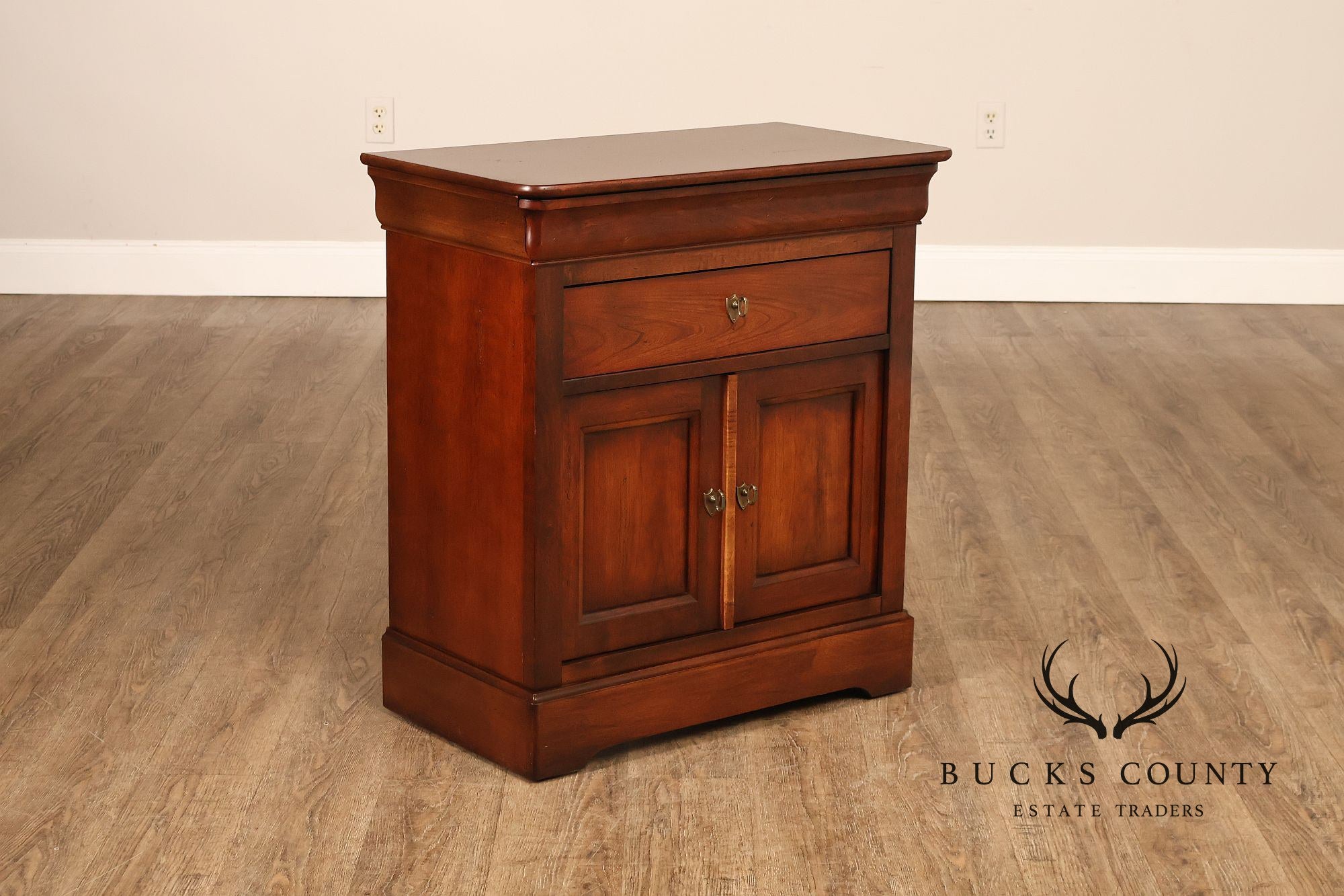 National Mt. Airy Louis Philippe Style Cherry Pair Of Nightstands With Drawer And Cabinet