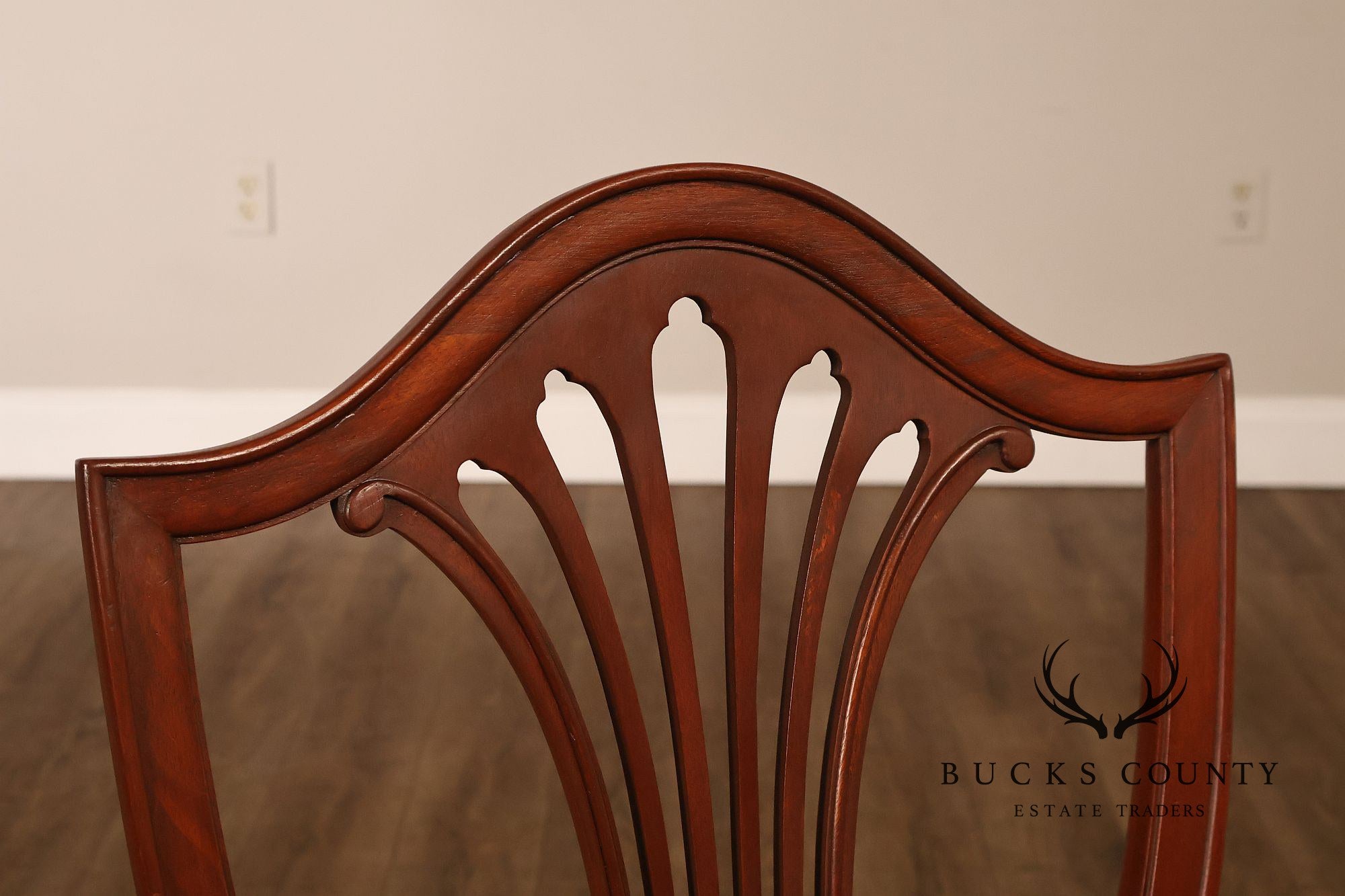 Hepplewhite Style Vintage 1940's Set of 6 Mahogany Shield Back Dining Chairs