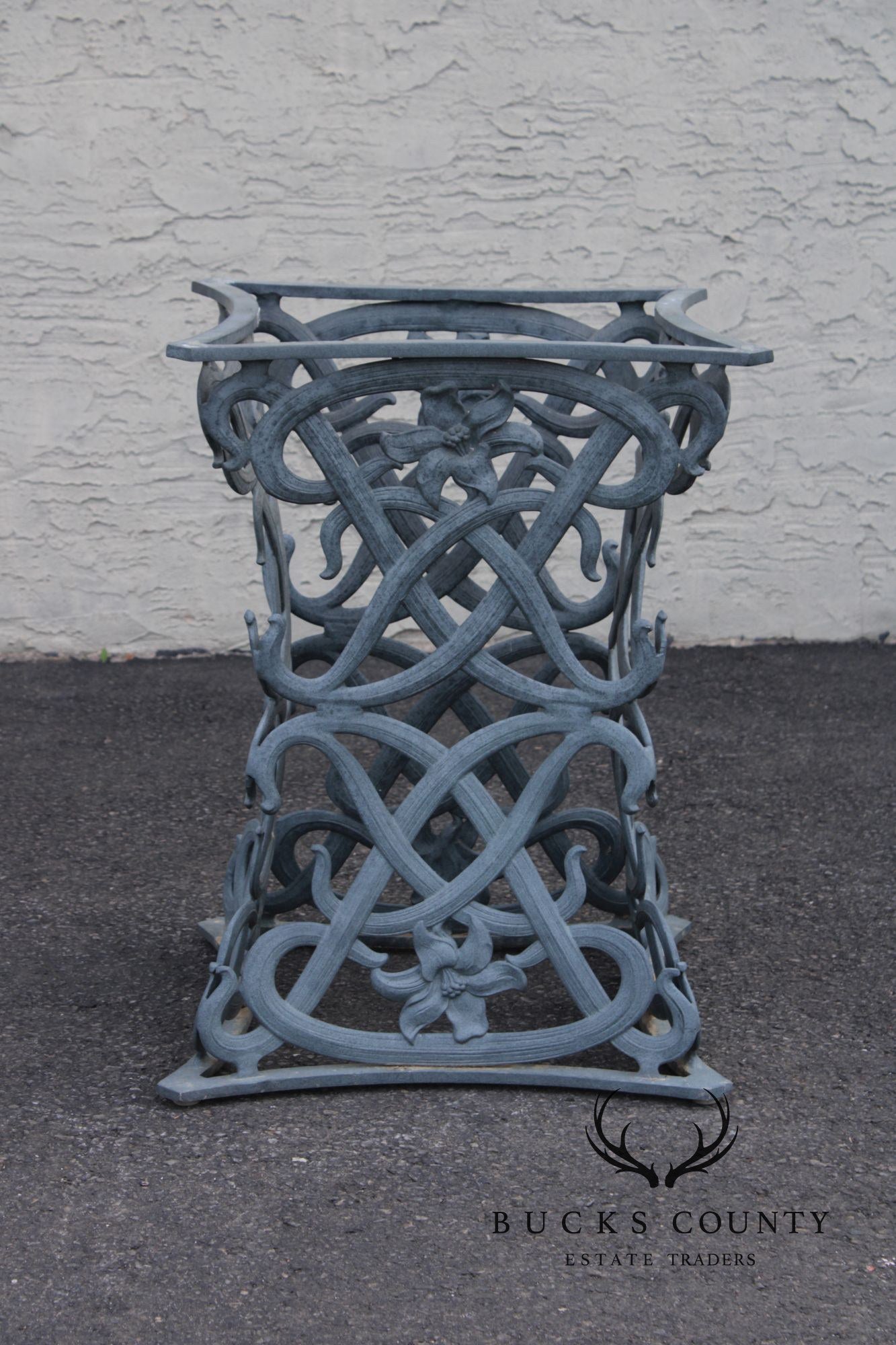 Brown Jordan Six-Piece Cast Aluminum 'Day Lily' Outdoor Patio Dining Set