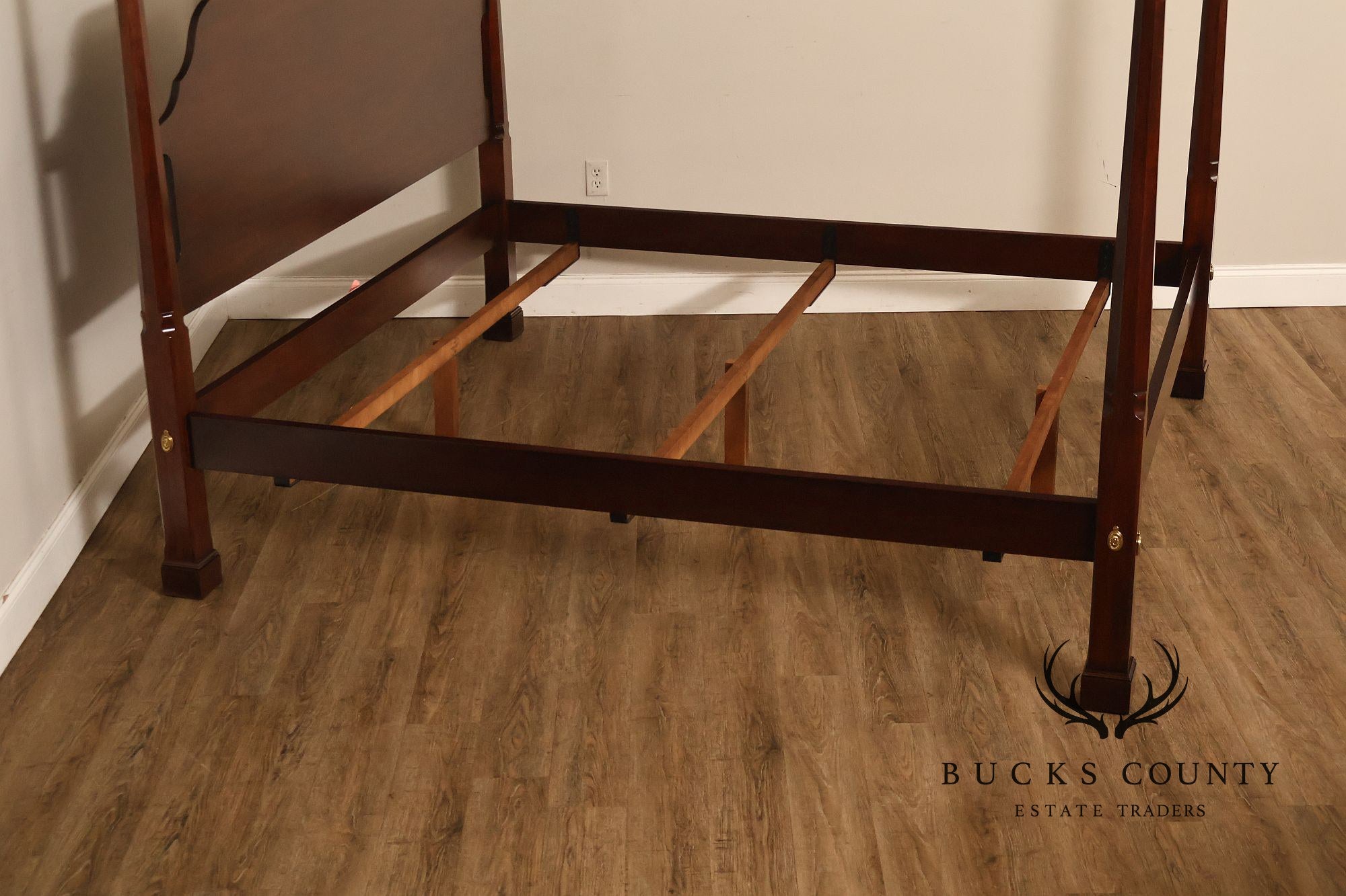 Henkel Harris Mahogany King Pencil Point Poster Bed