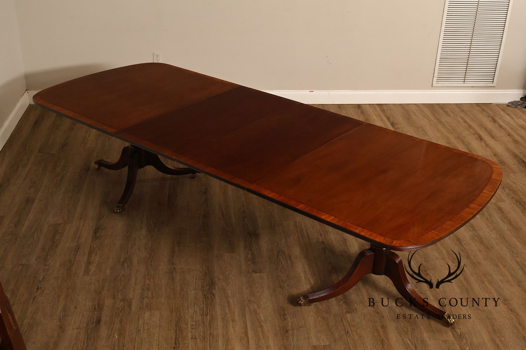 Hickory Chair Banded Mahogany Expandable Dining Table With Two Leaves