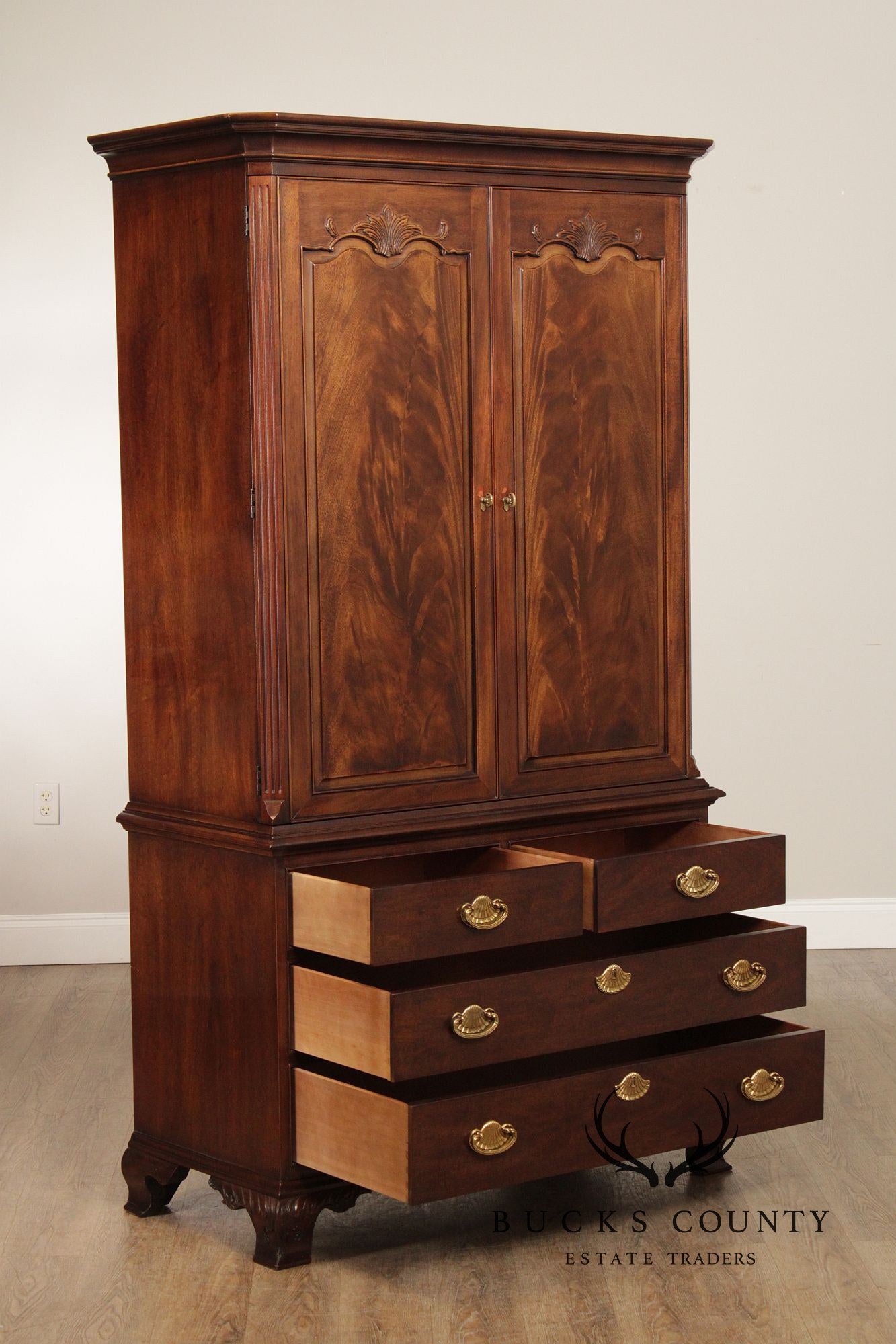 Henredon Georgian Style Mahogany Armoire