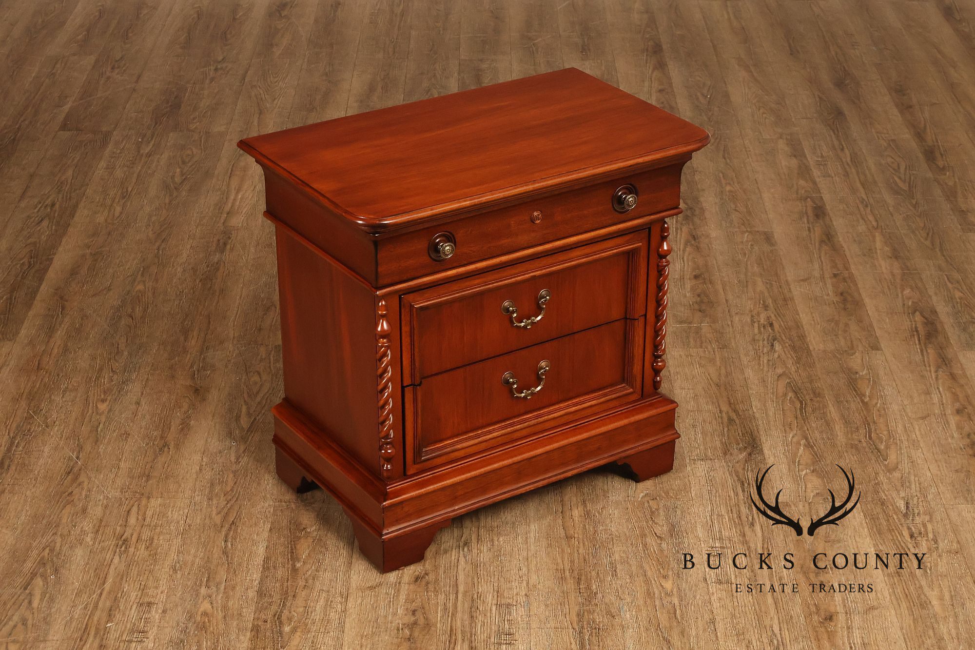 Lexington 'Vestiges' Pair of Mahogany Nightstands
