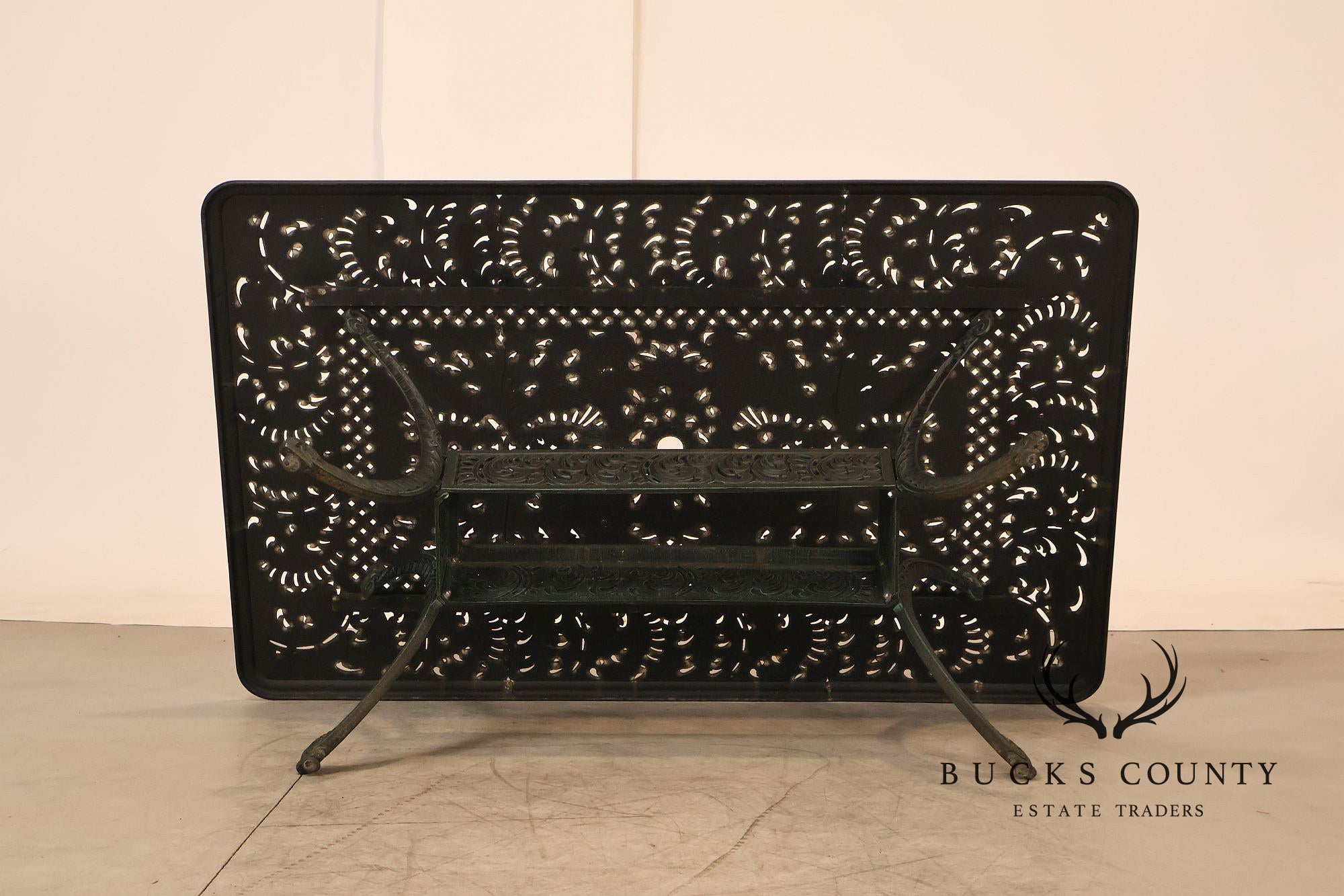 Cast Aluminum Outdoor Dining Set With Pierced Decoration