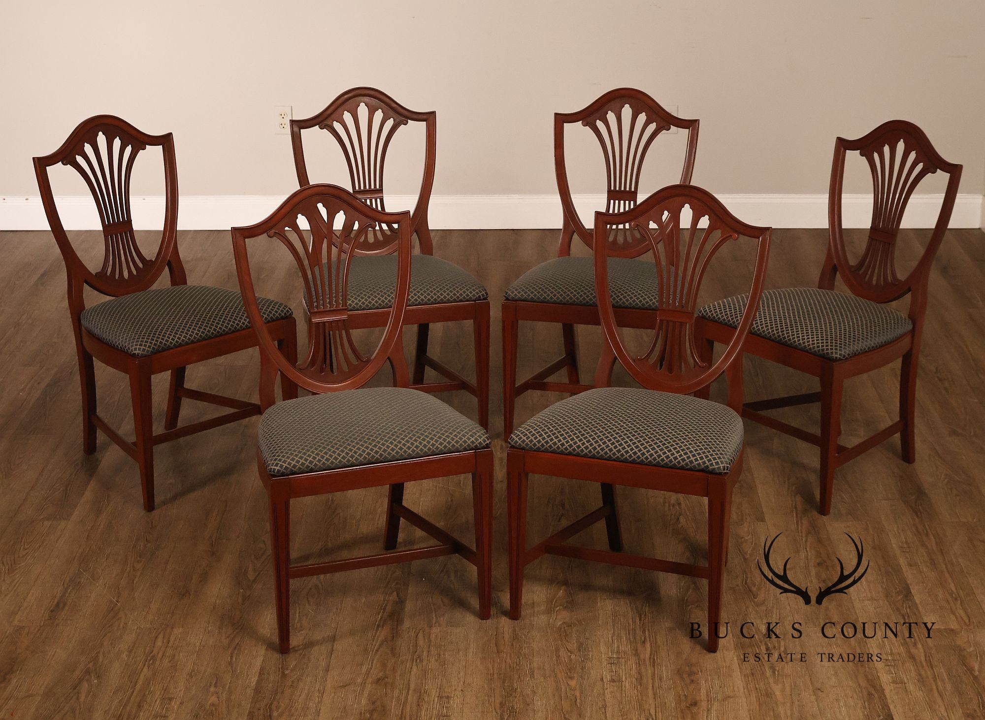 Hepplewhite Style Vintage 1940's Set of 6 Mahogany Shield Back Dining Chairs