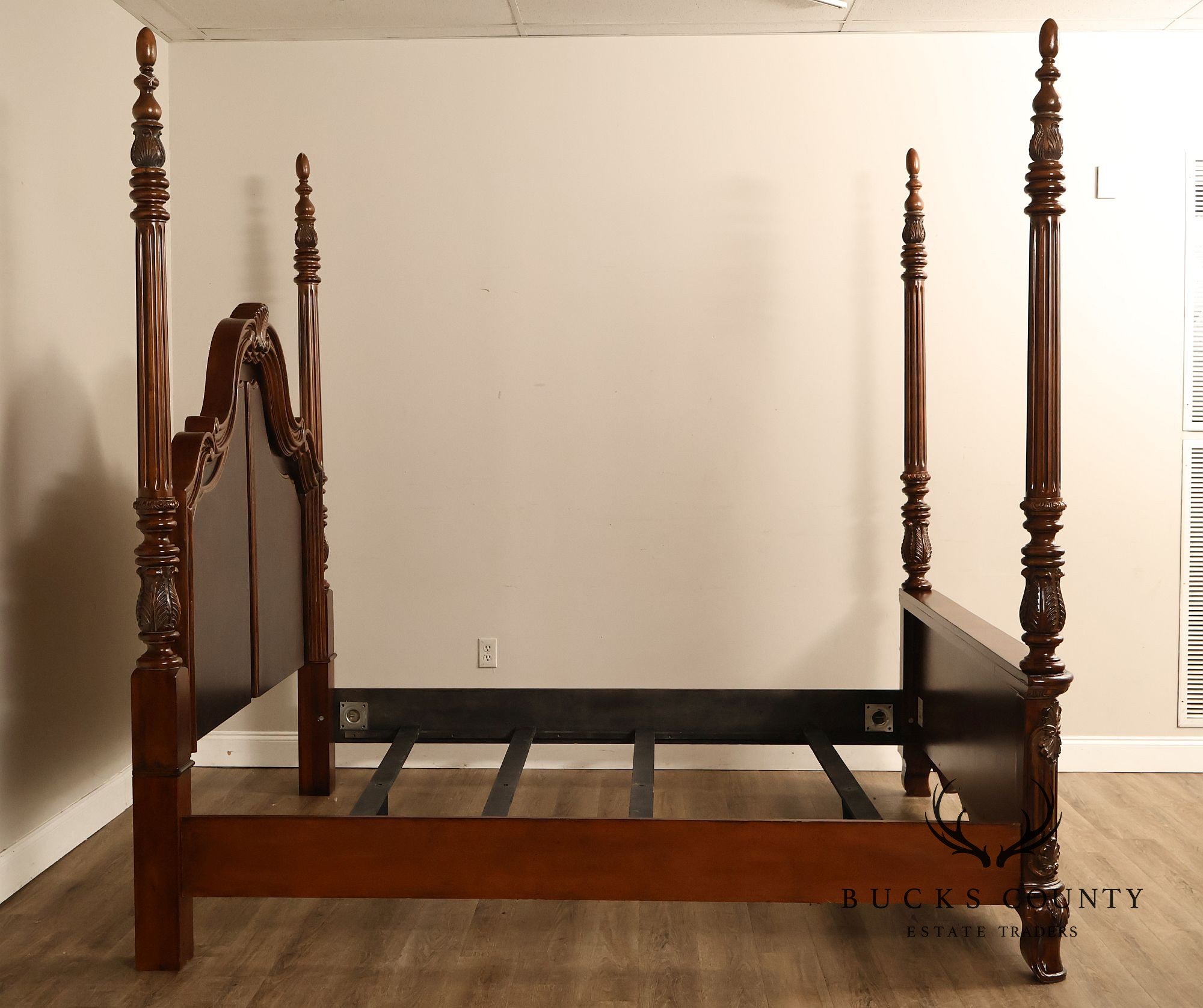 Pulaski Furniture 'St. Raphael' King Poster Bed