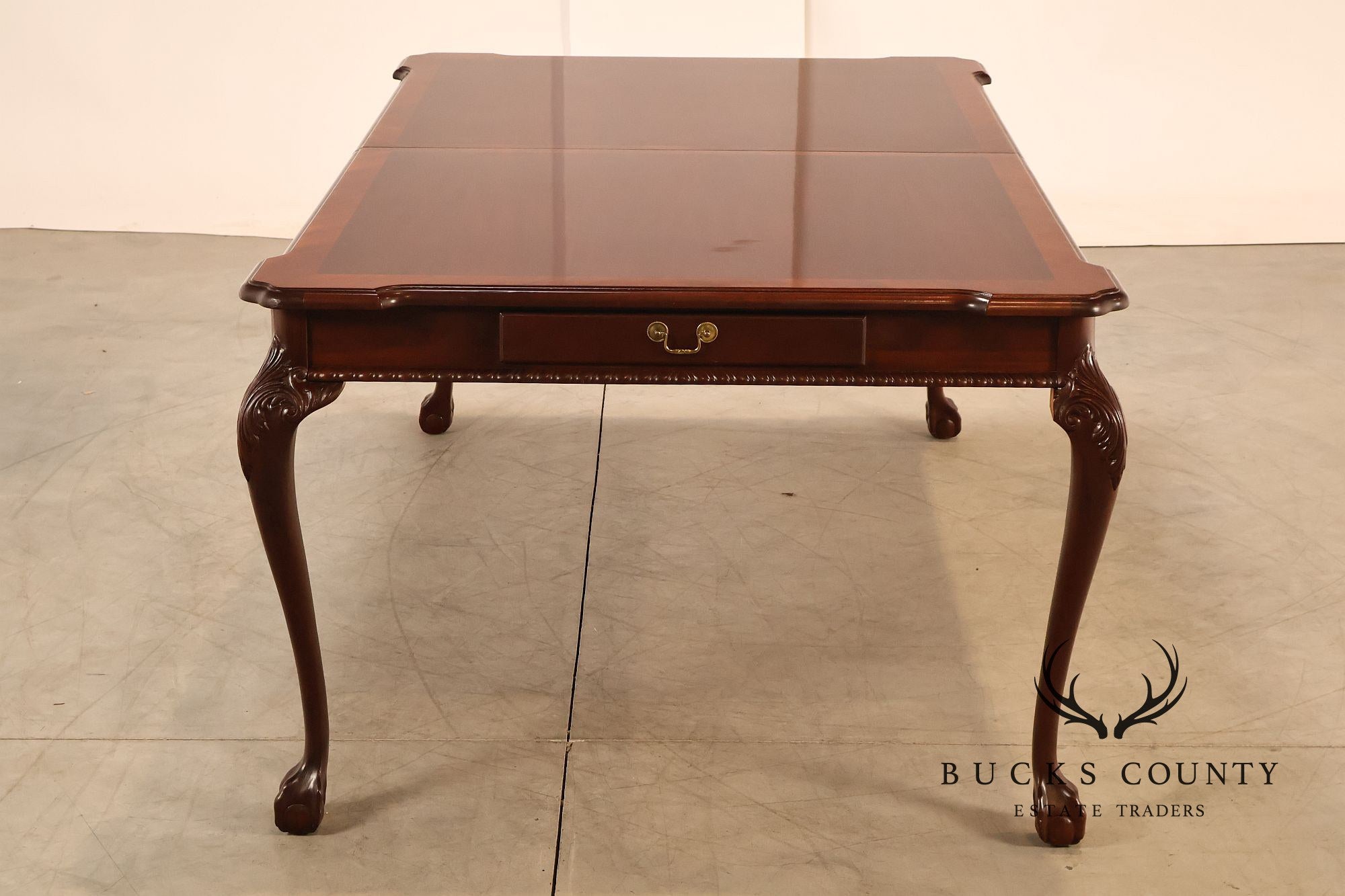 Lexington Furniture Chippendale Style Mahogany Expandable Dining Table