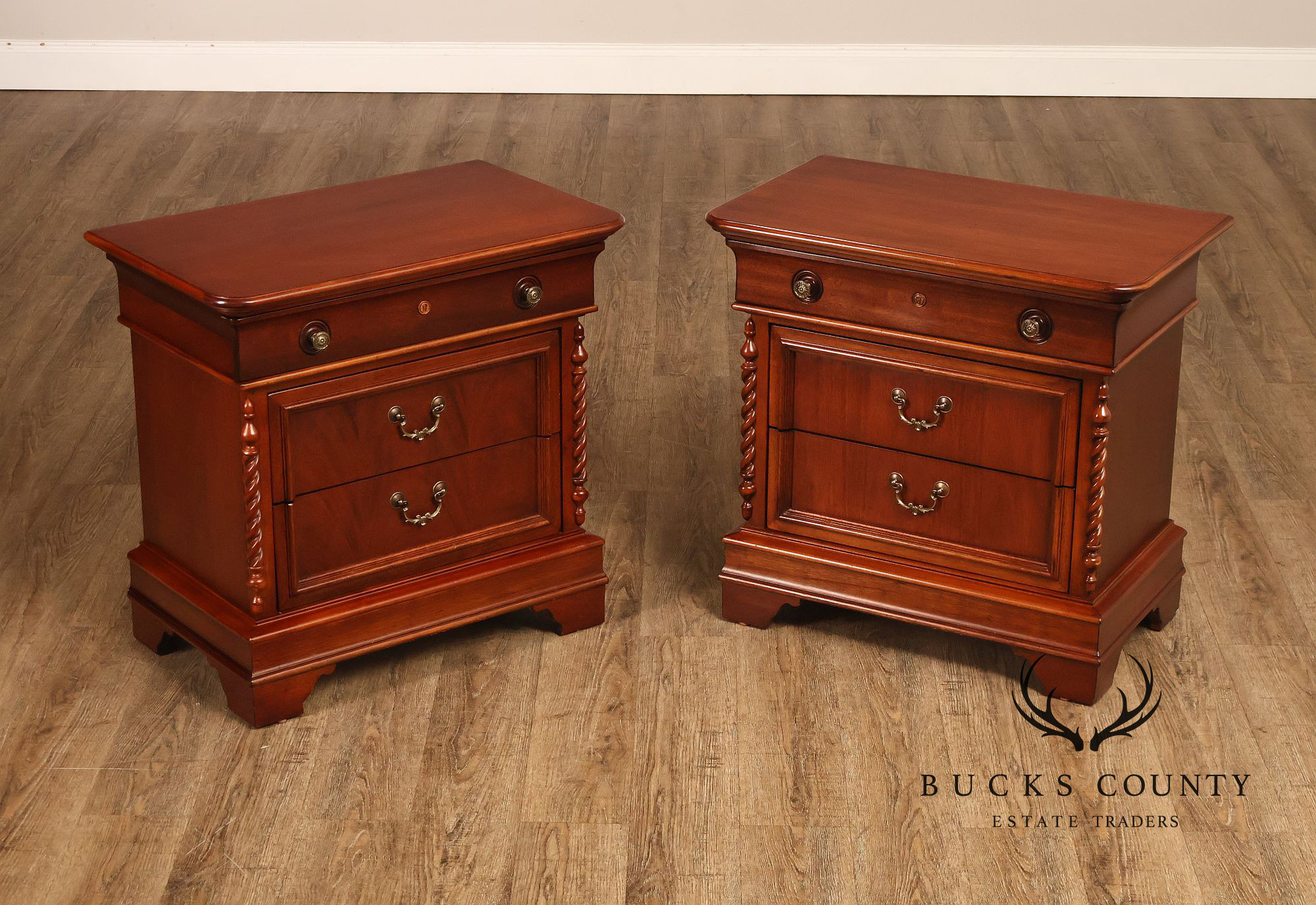 Lexington 'Vestiges' Pair of Mahogany Nightstands