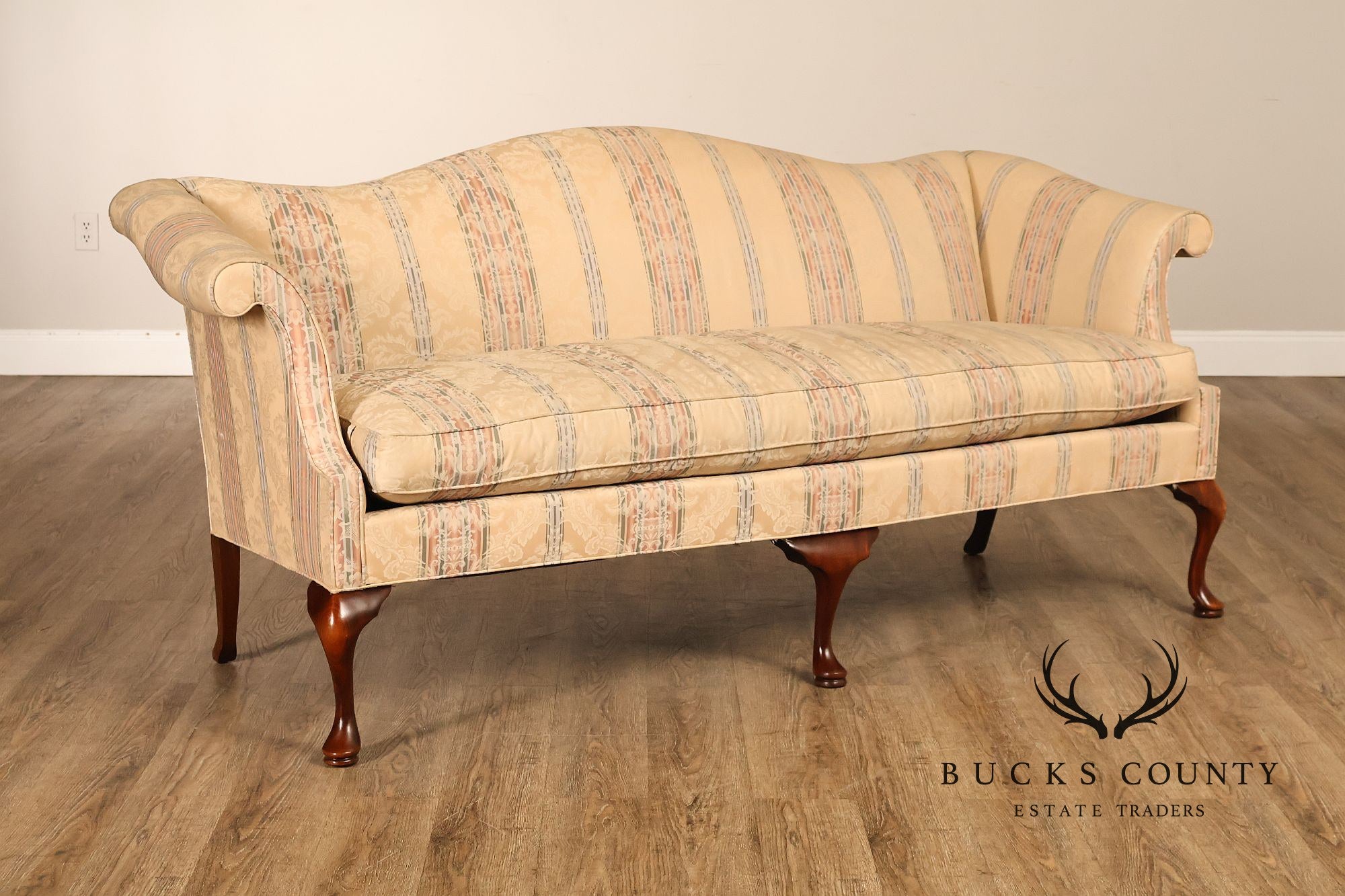 Hickory Chair 'Historical James River Plantations' Mahogany Camelback Sofa