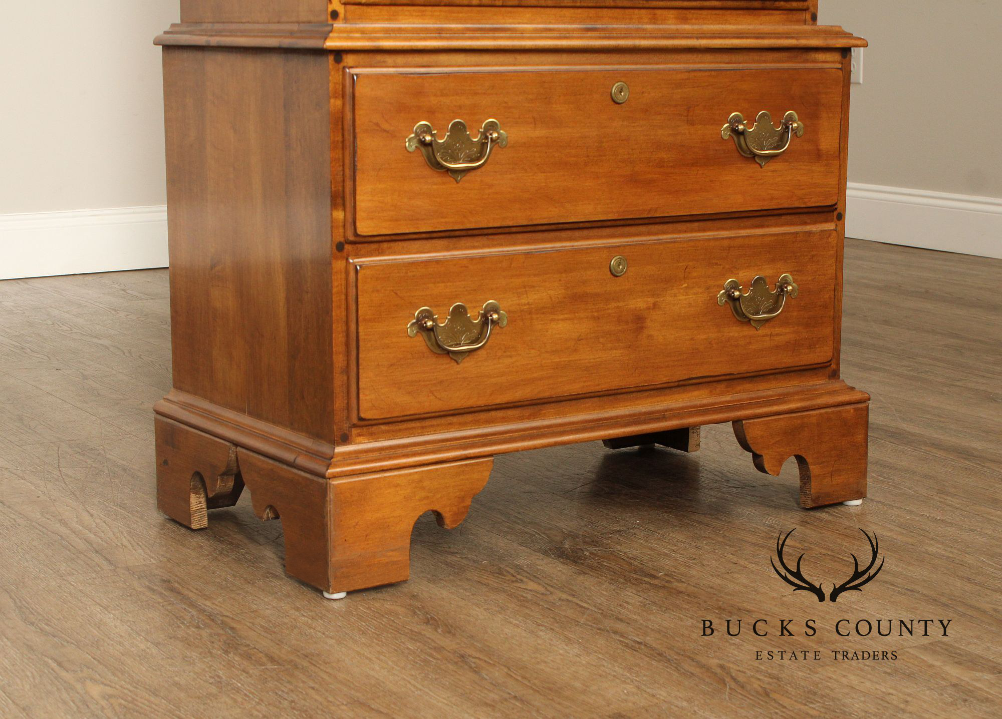 Ethan Allen 1776 Collection Maple Gun Cabinet