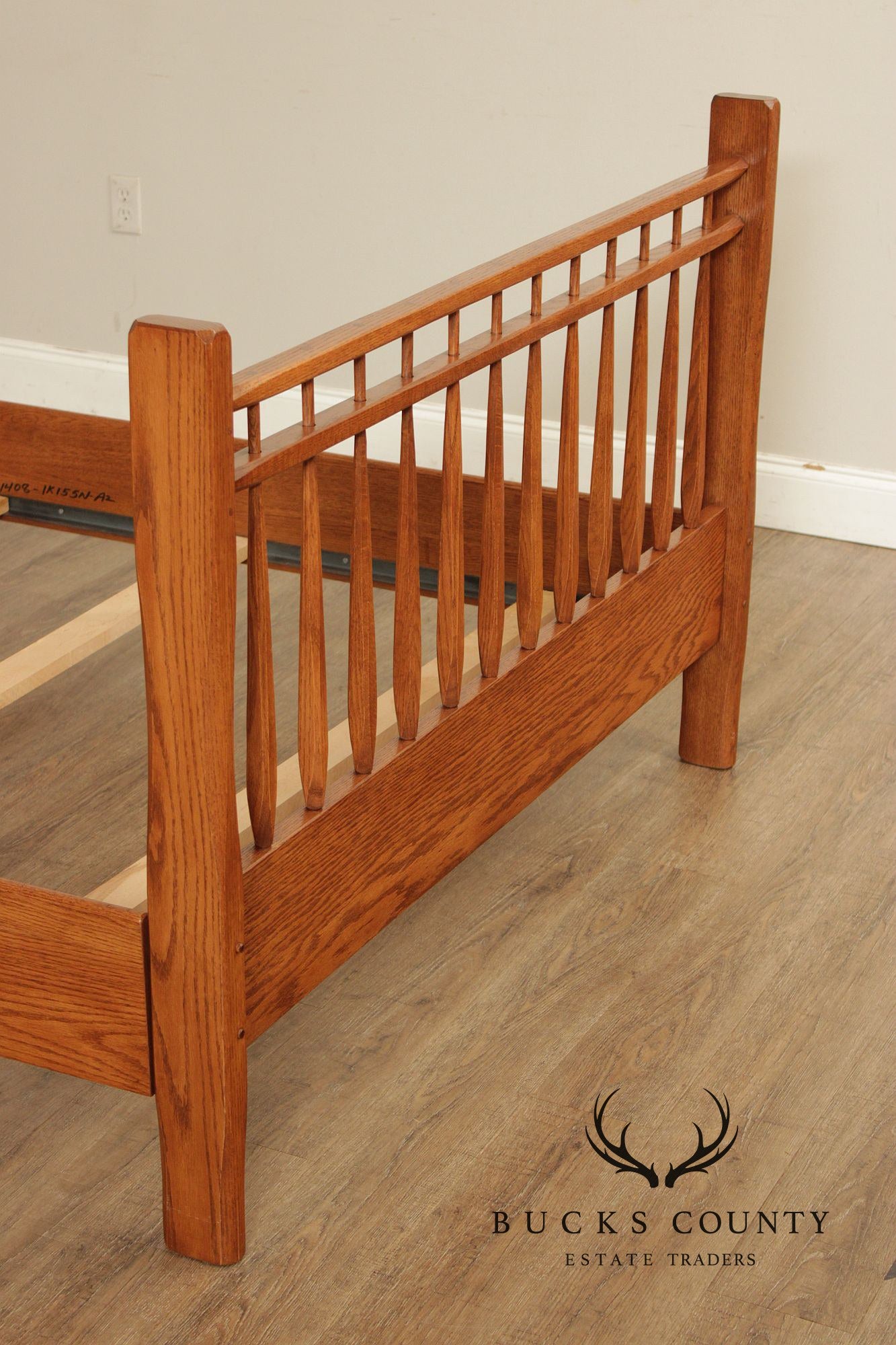 Hunt Country Furniture Farmhouse Style Oak Spindle Full-Size Bed